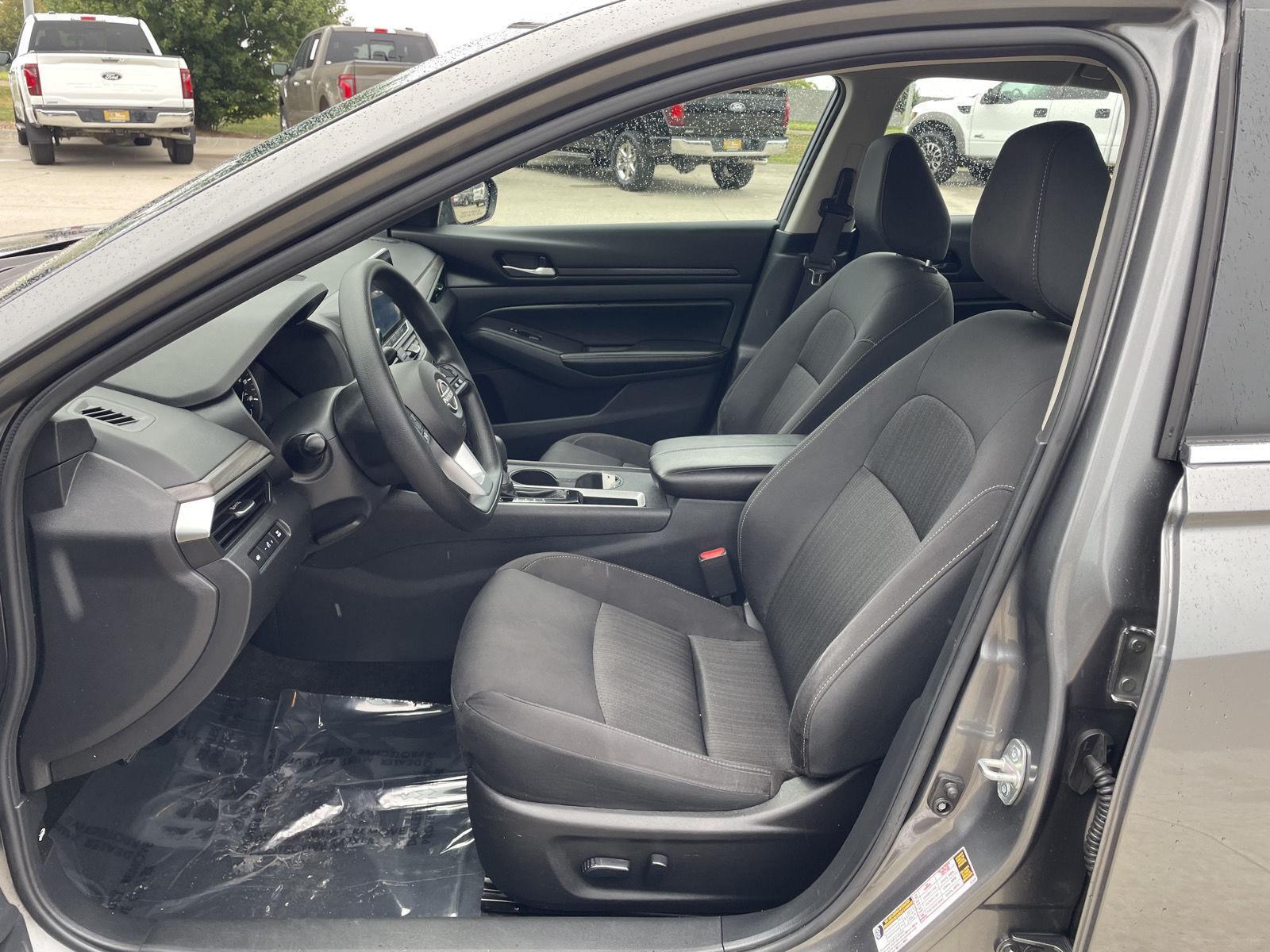 Vehicle photo 17