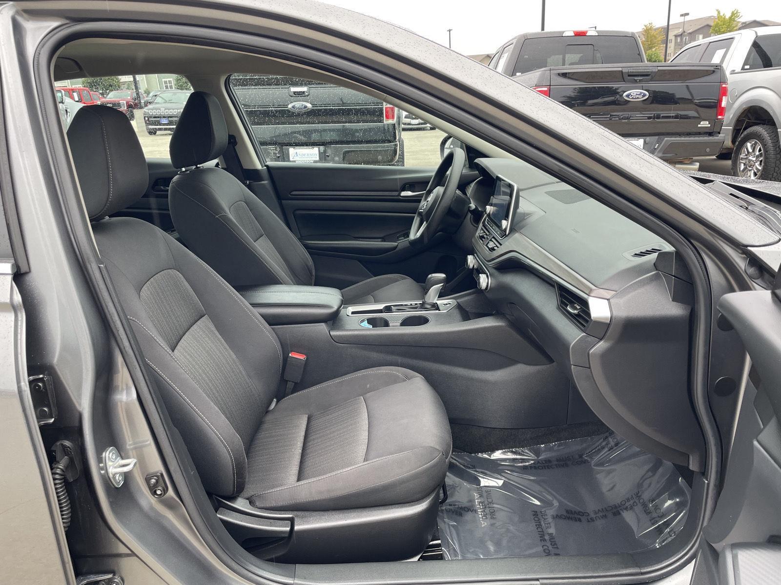 Vehicle photo 19