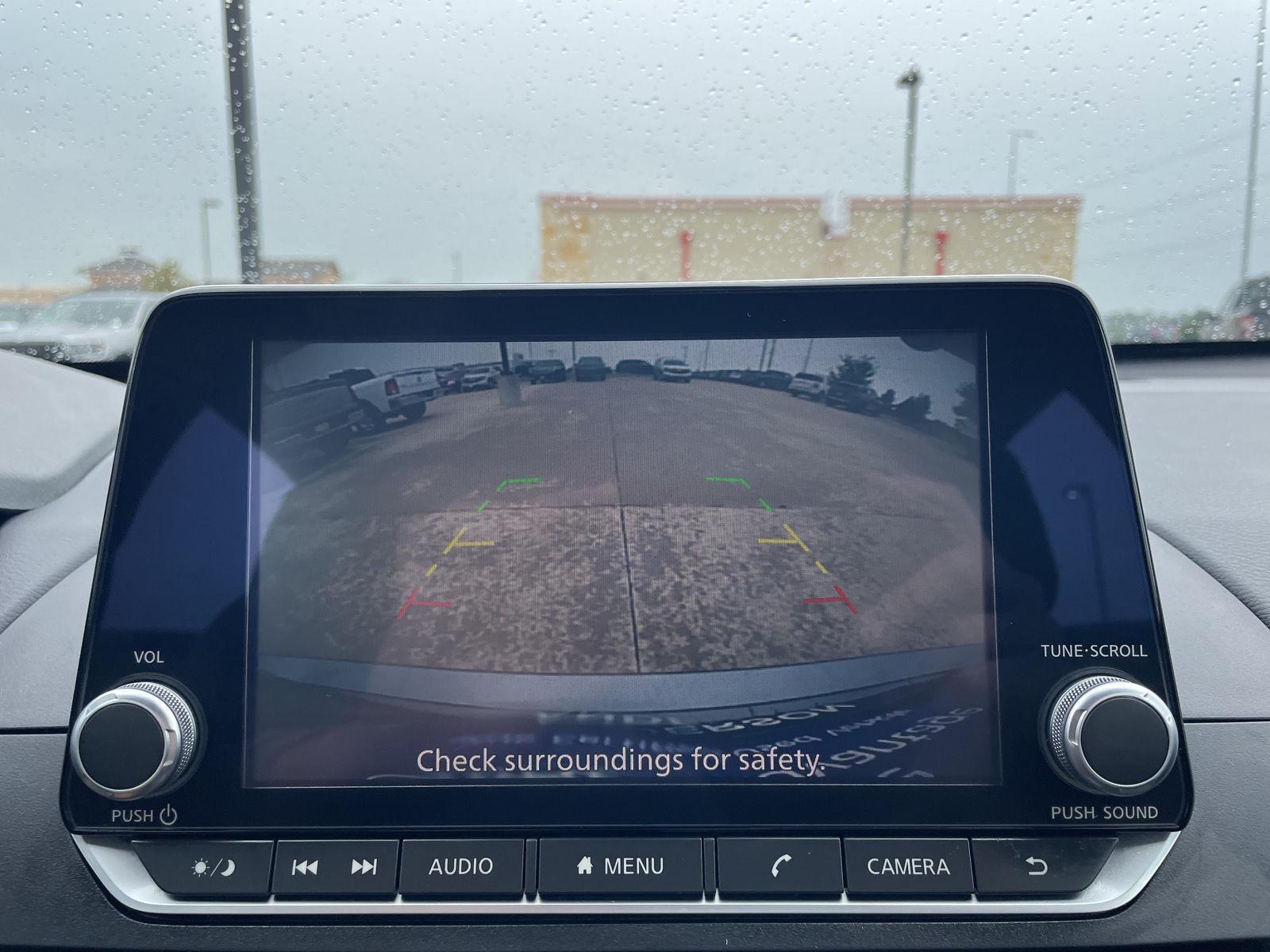 Vehicle photo 22