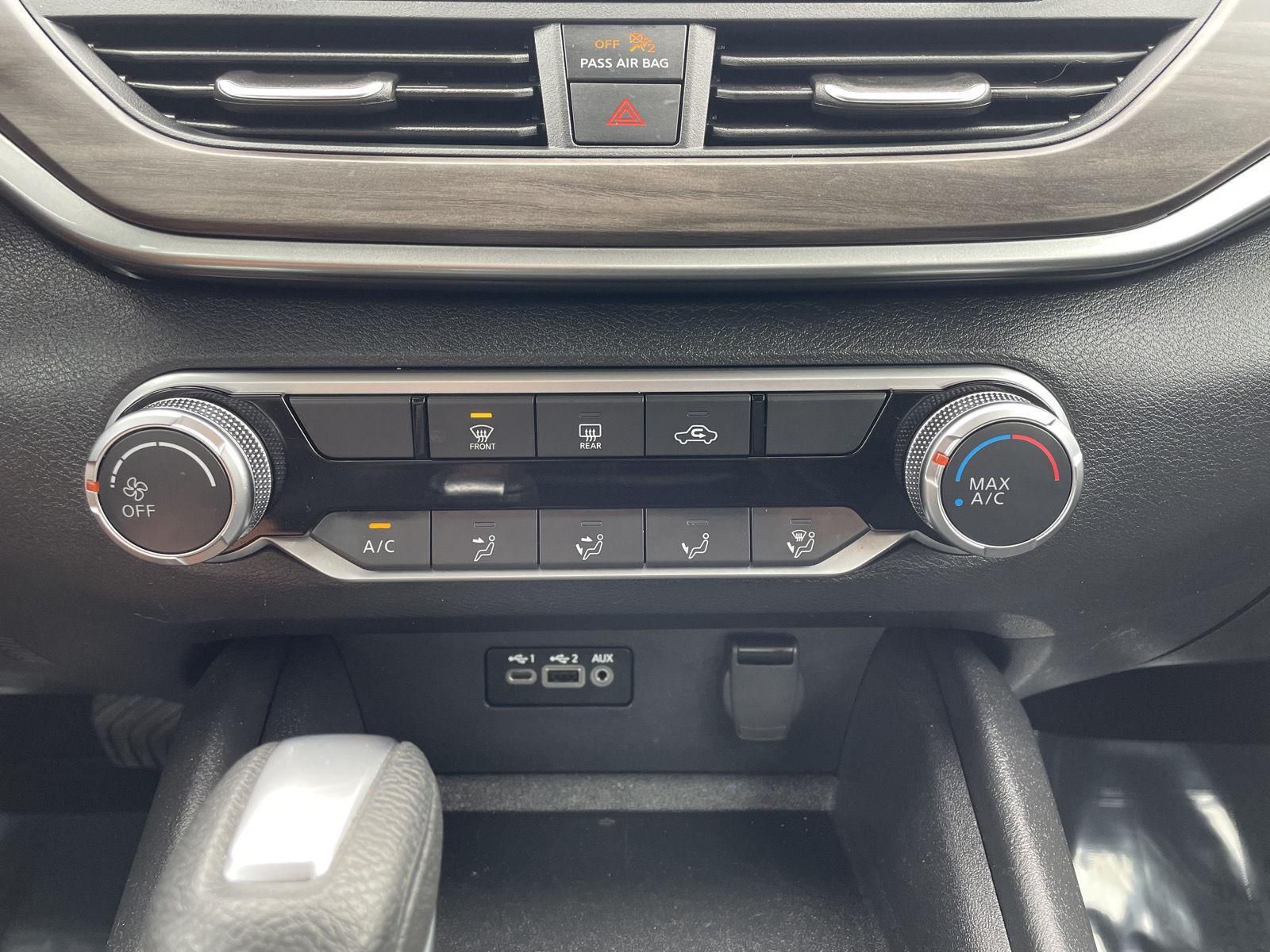 Vehicle photo 25