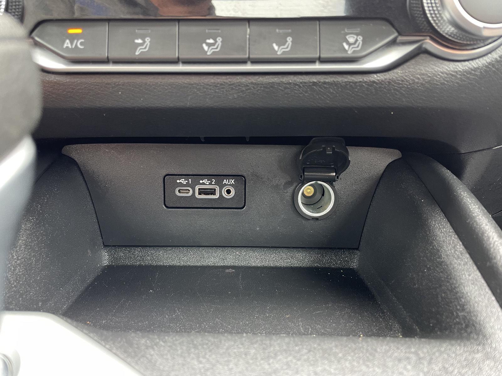 Vehicle photo 26