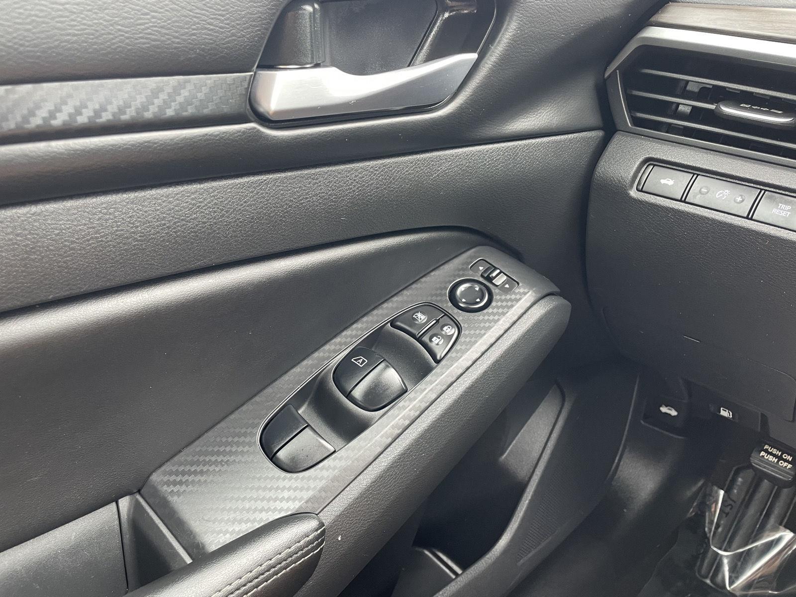 Vehicle photo 27