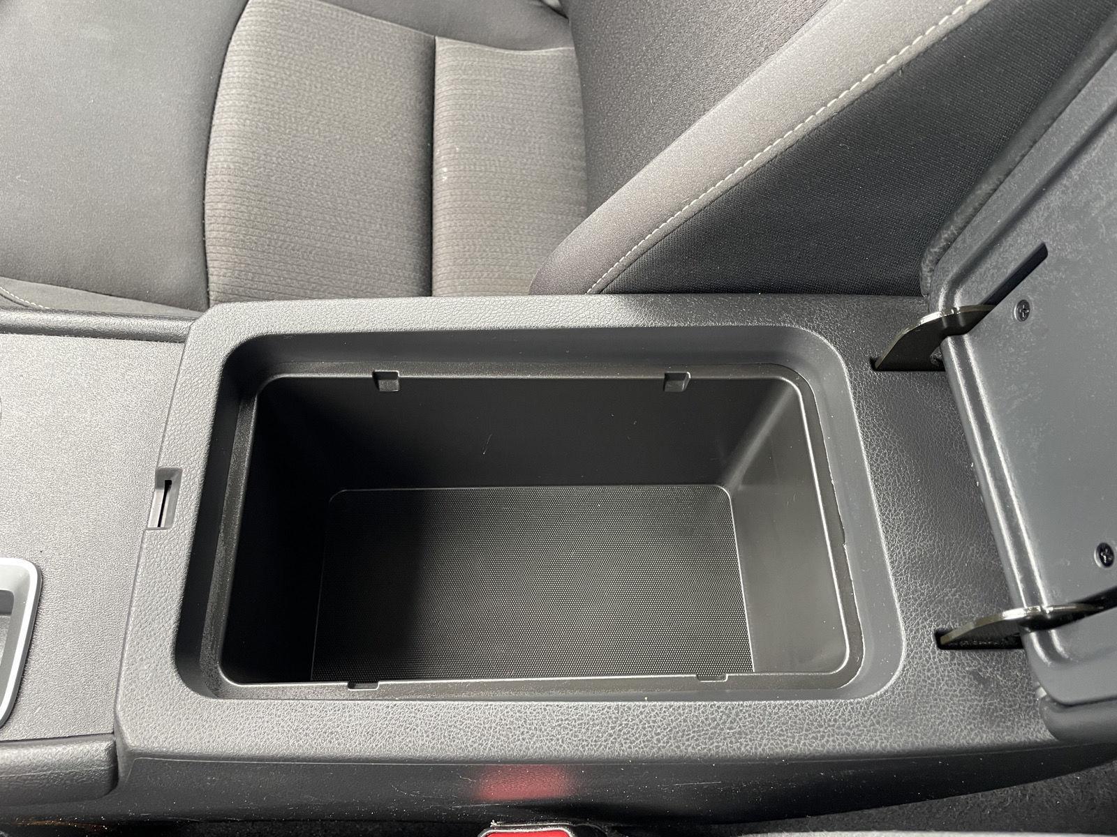 Vehicle photo 29