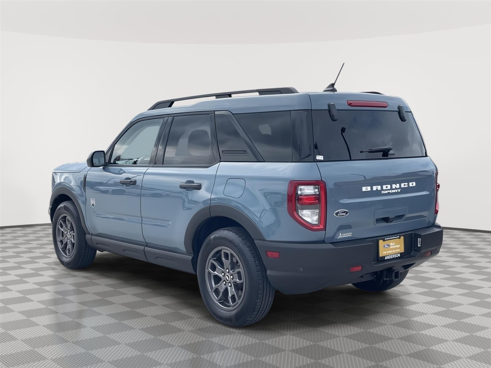 Vehicle photo 9
