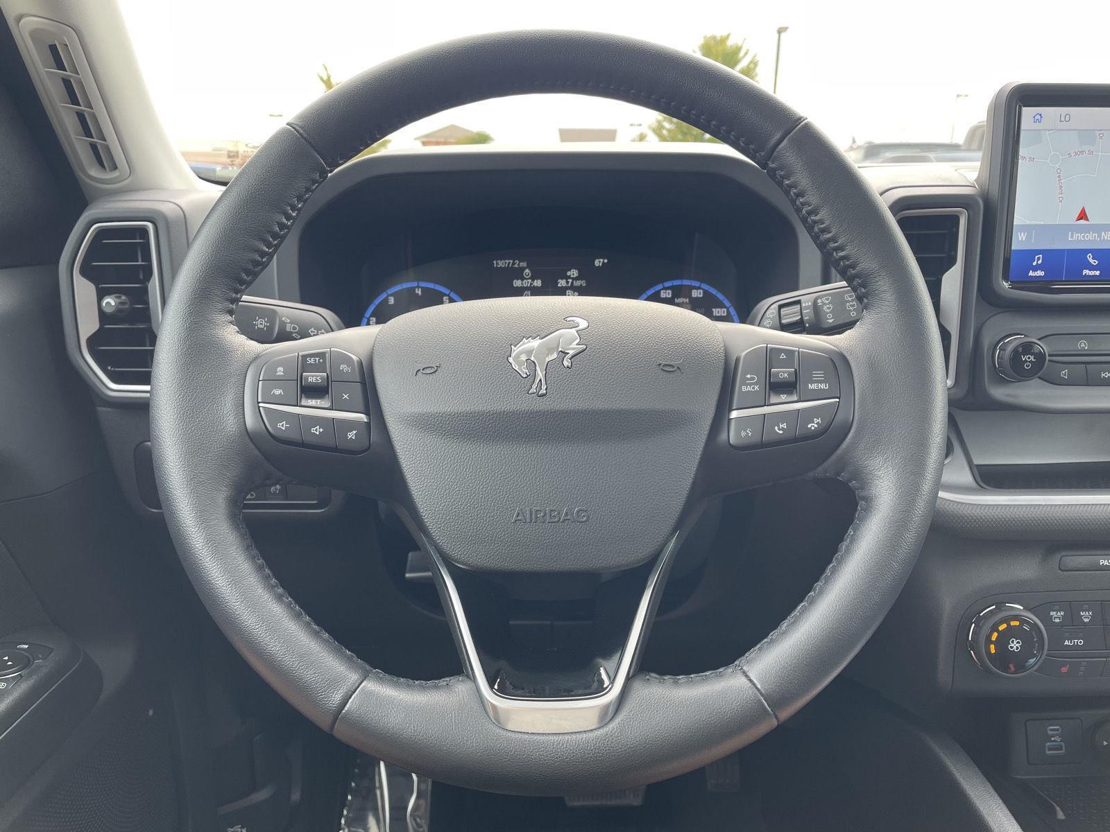 Vehicle photo 12