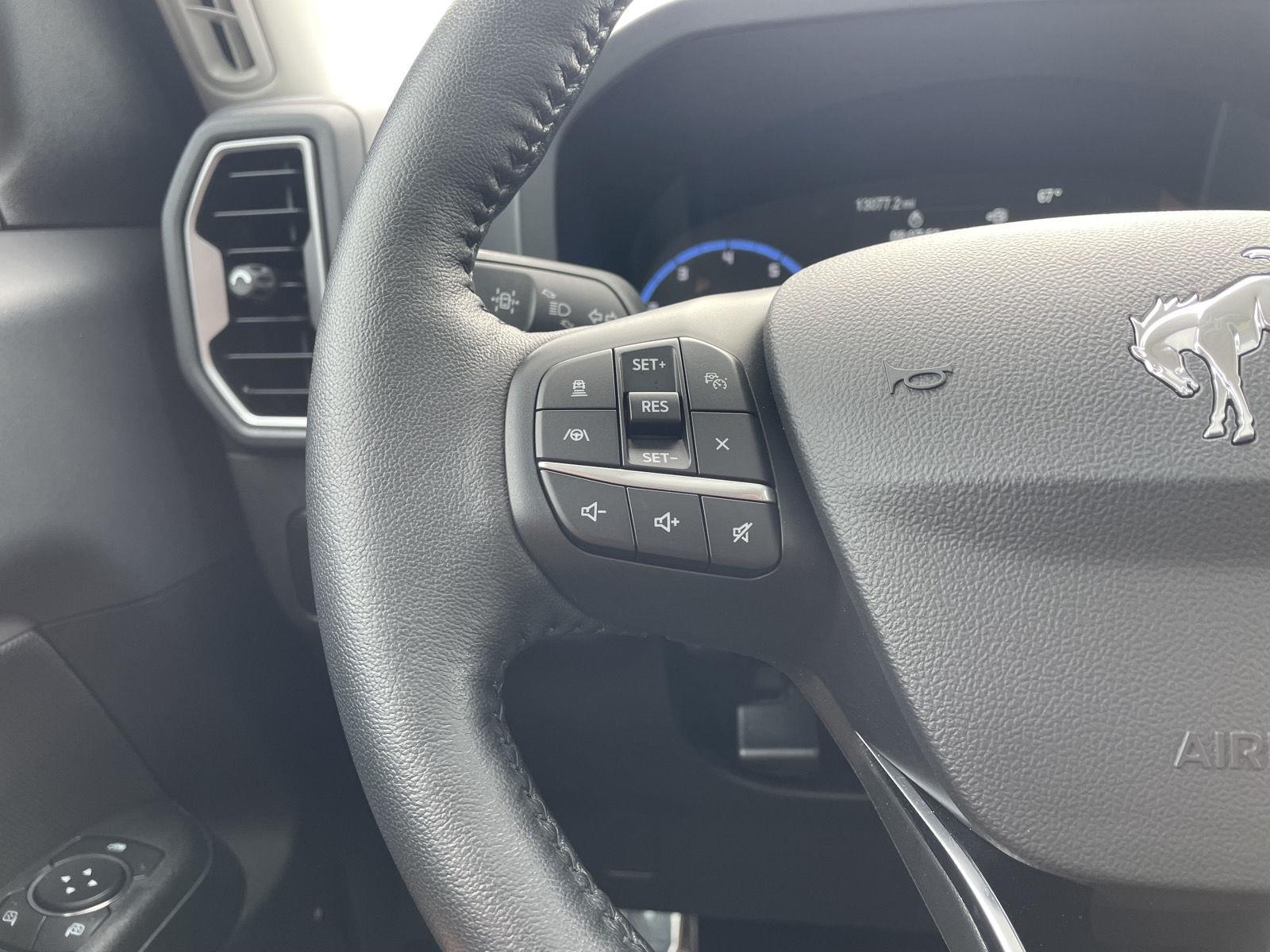 Vehicle photo 13