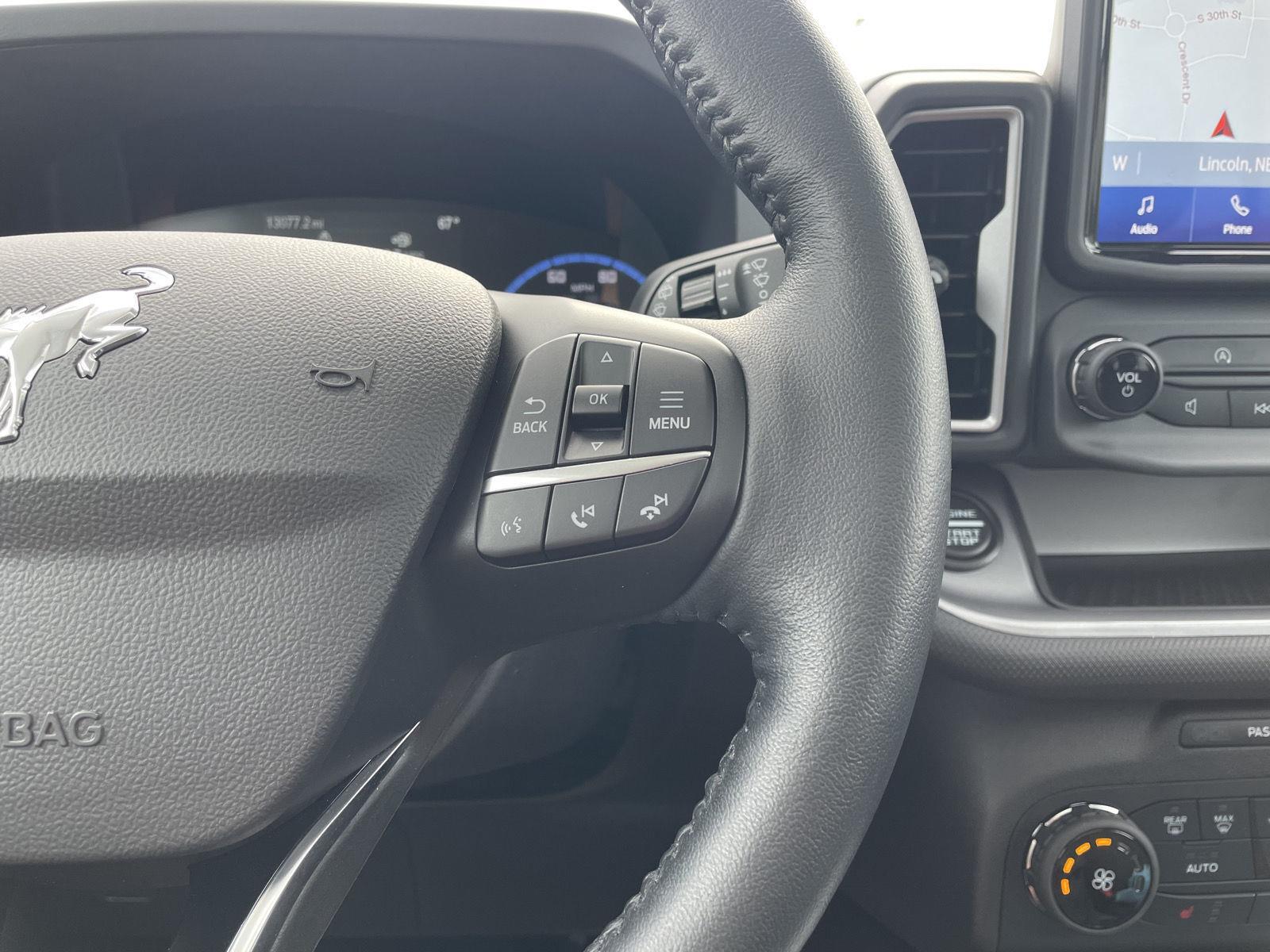Vehicle photo 14