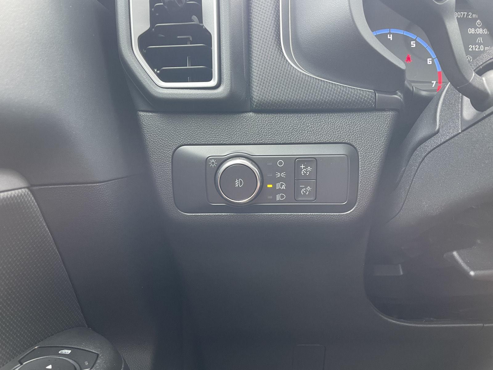 Vehicle photo 16