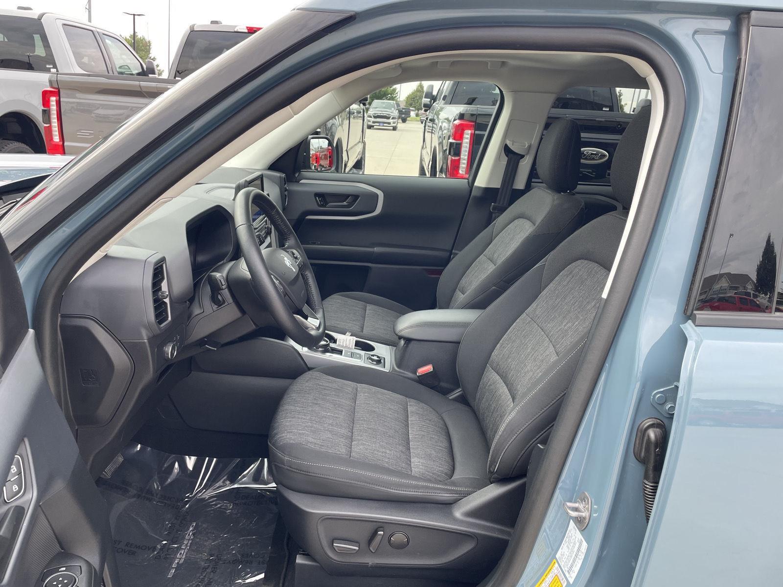 Vehicle photo 17