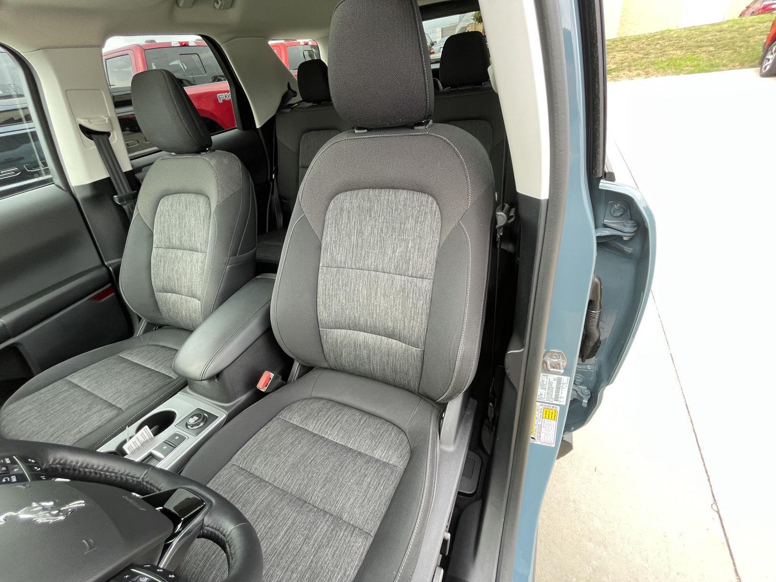 Vehicle photo 18