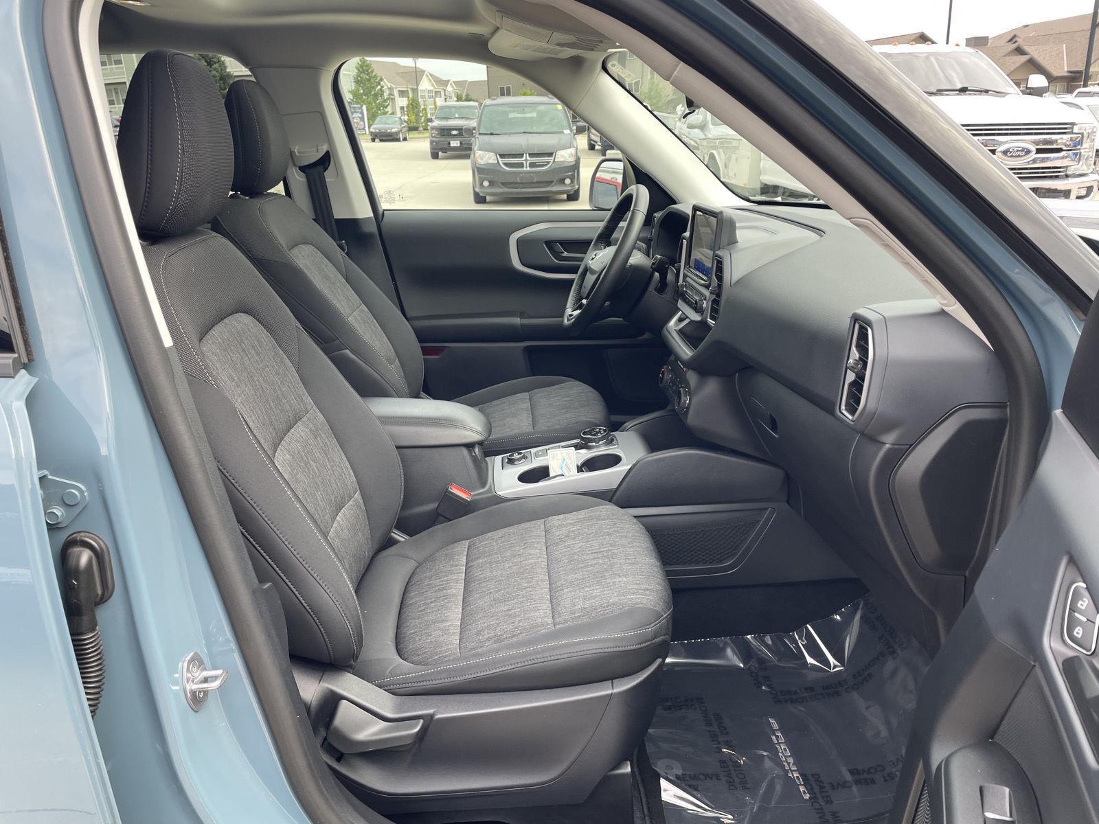 Vehicle photo 19