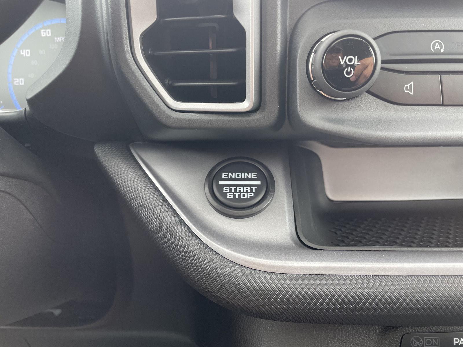 Vehicle photo 25
