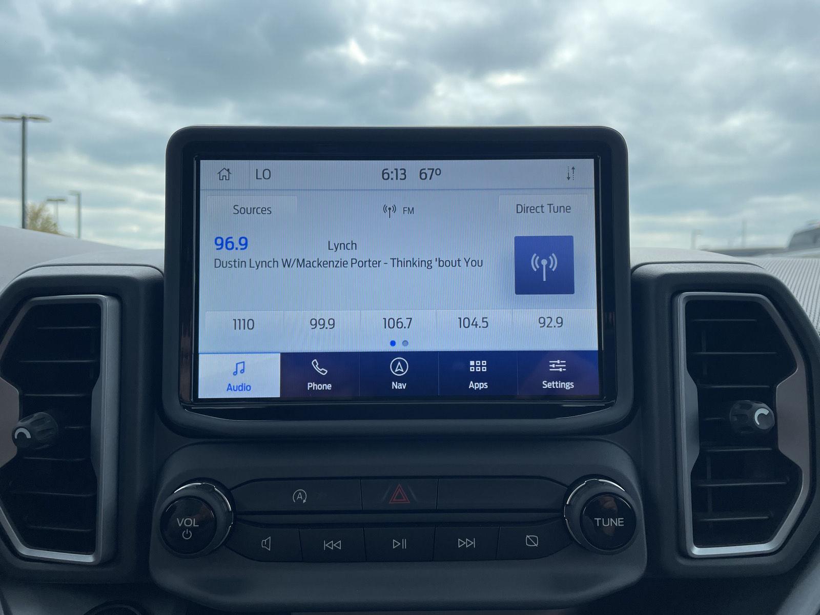 Vehicle photo 26