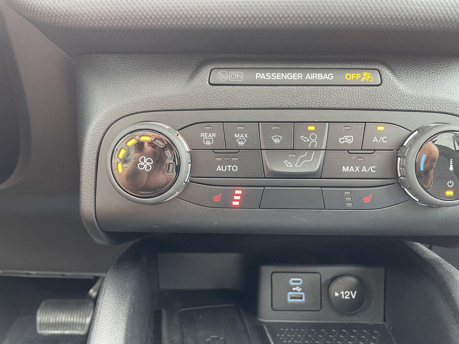 Vehicle photo 28