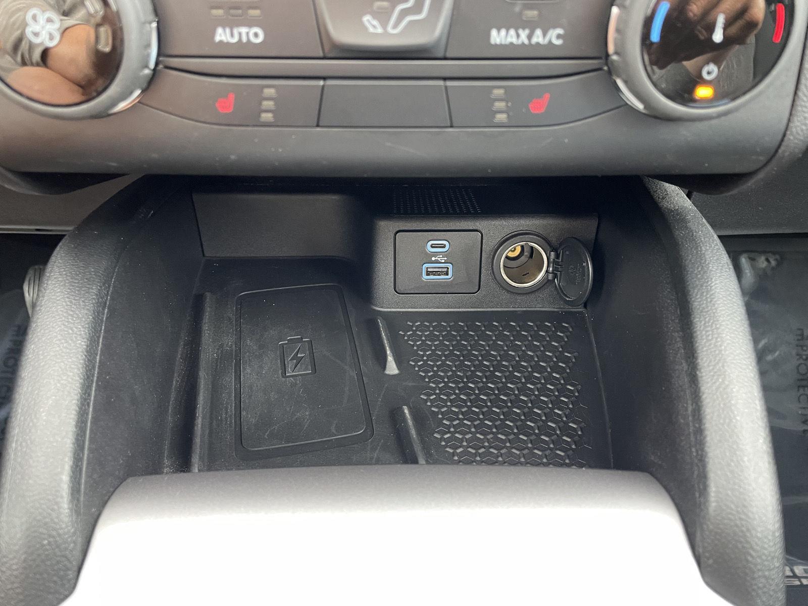 Vehicle photo 29