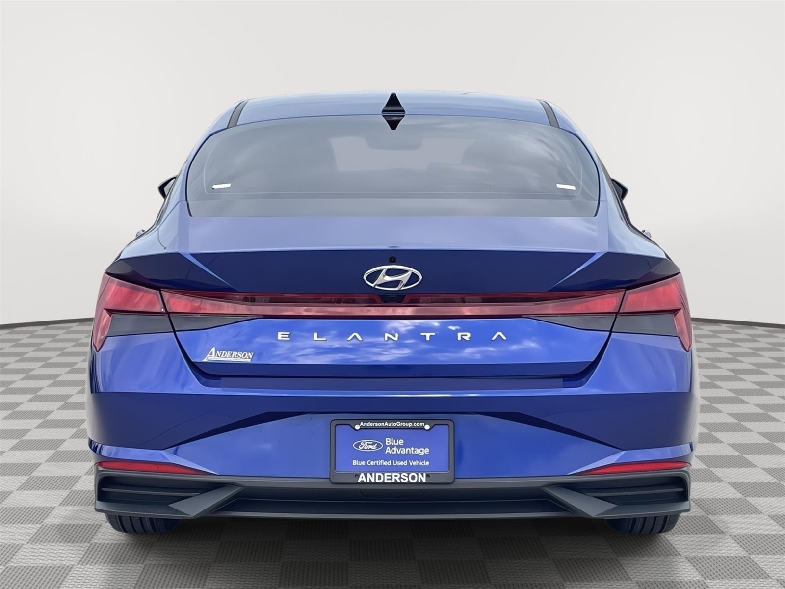 Vehicle photo 8