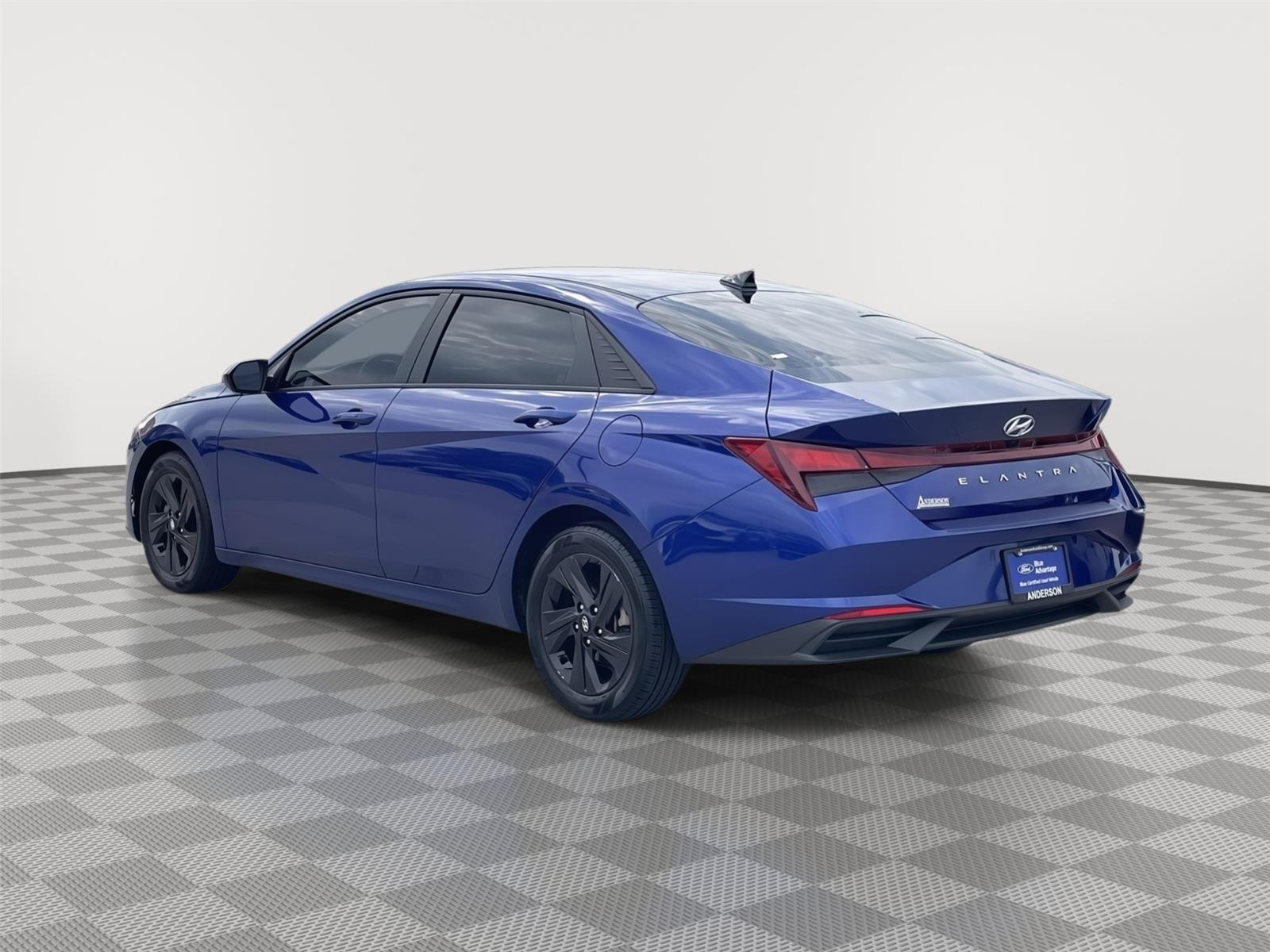 Vehicle photo 9