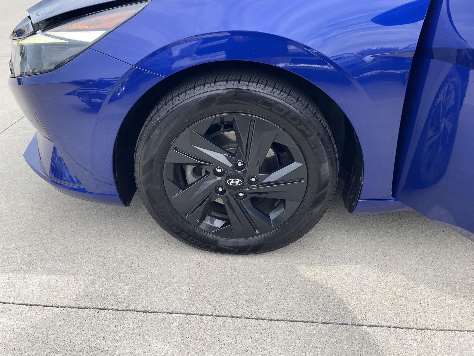 Vehicle photo 10