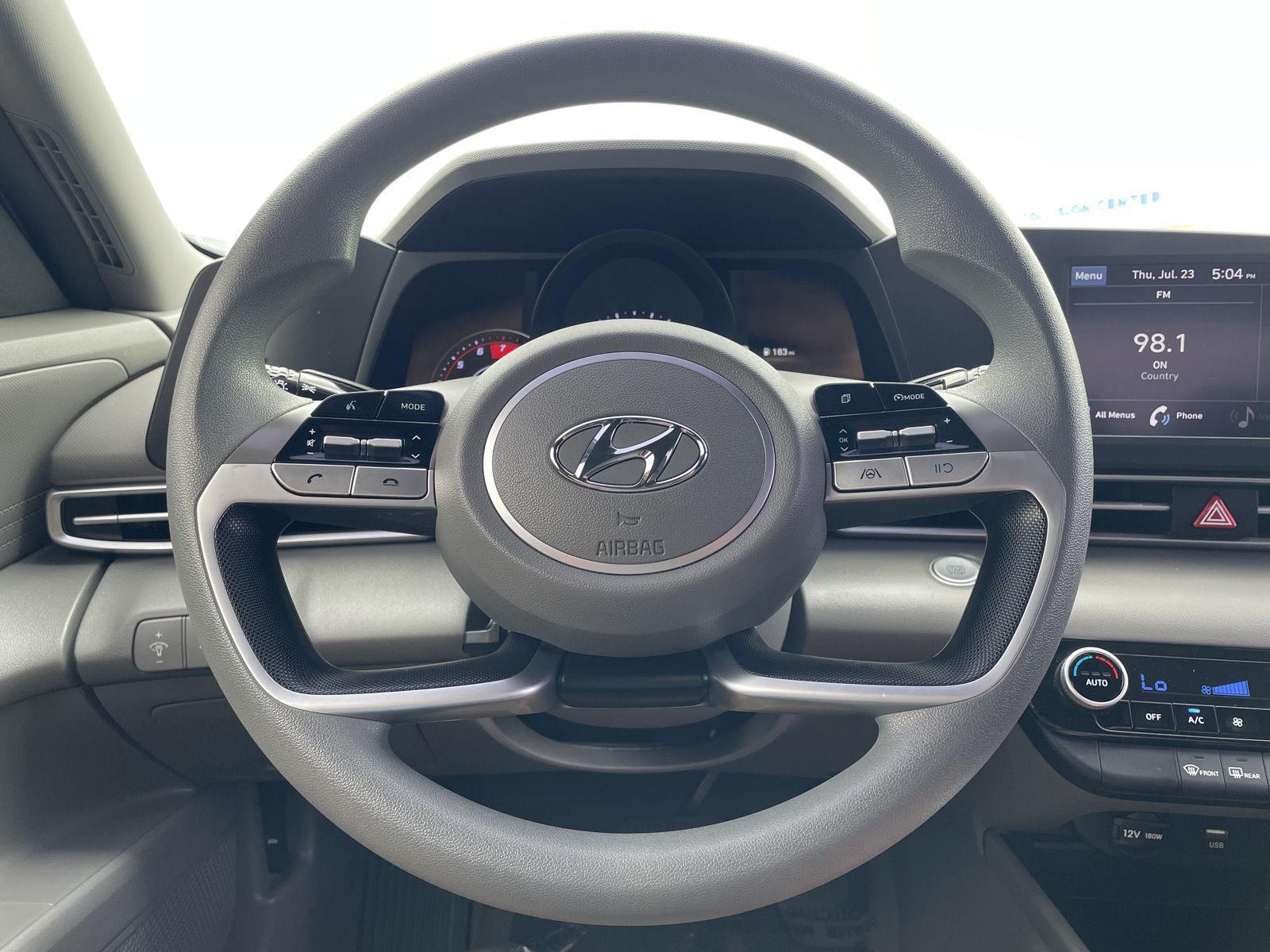 Vehicle photo 12