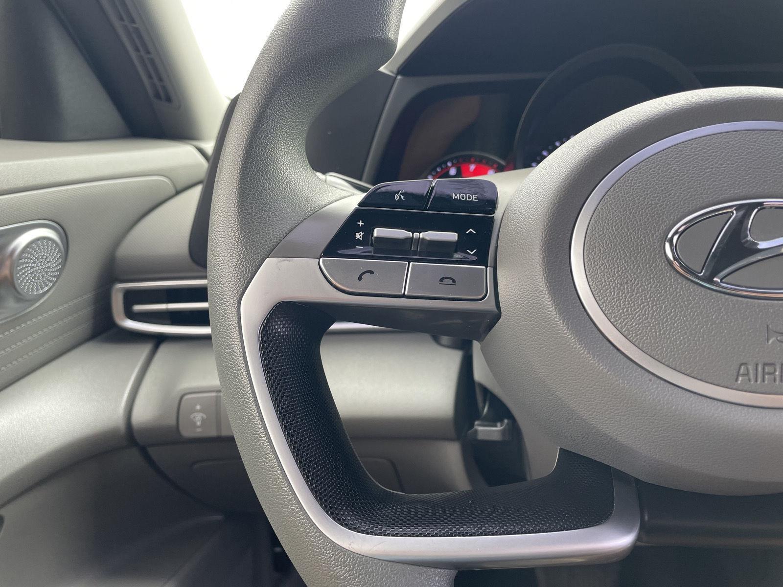 Vehicle photo 13