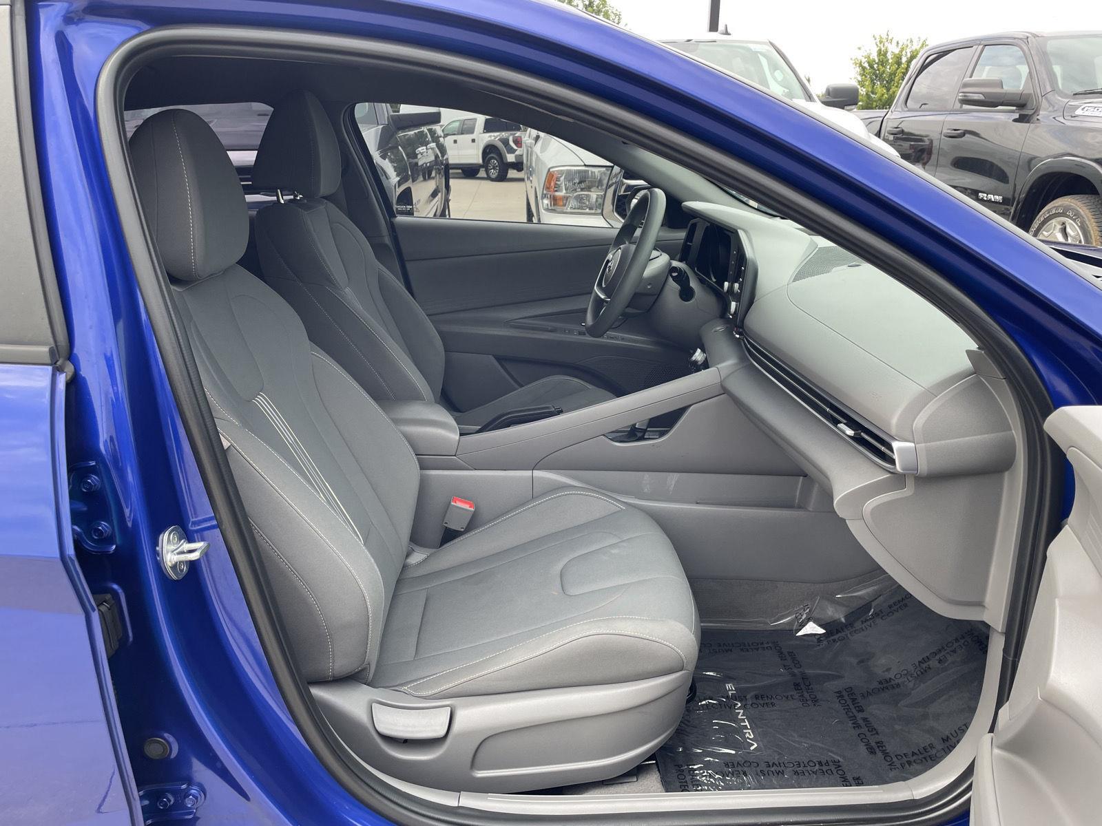 Vehicle photo 19
