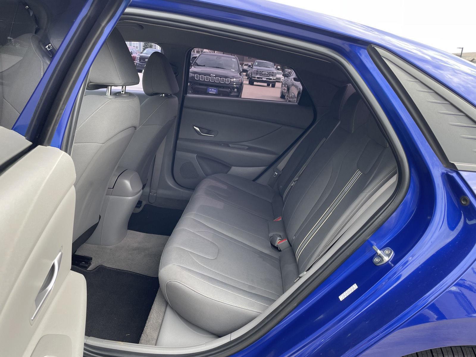 Vehicle photo 20