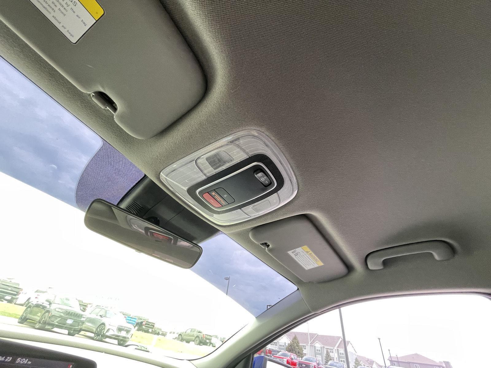 Vehicle photo 21