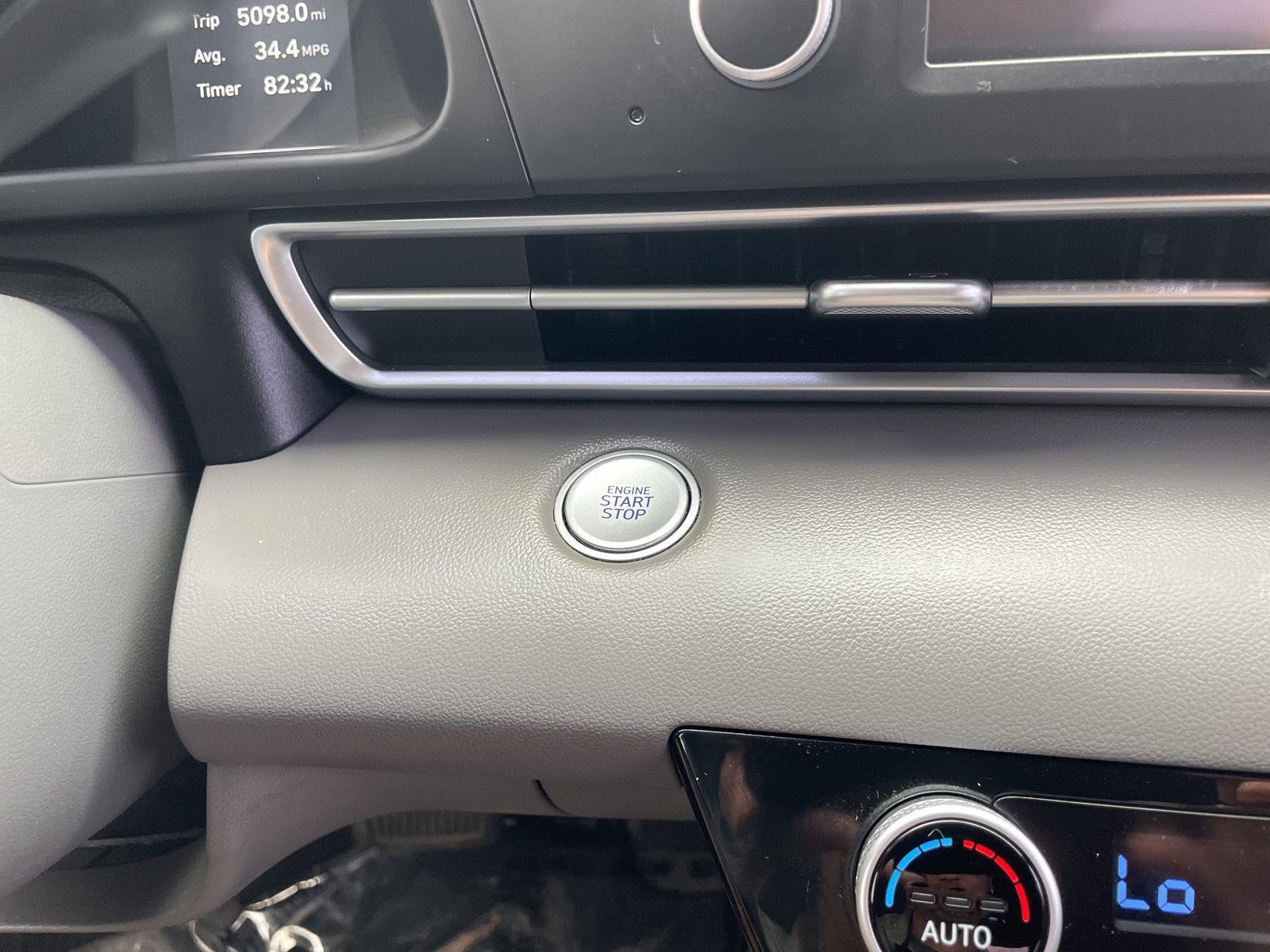 Vehicle photo 24