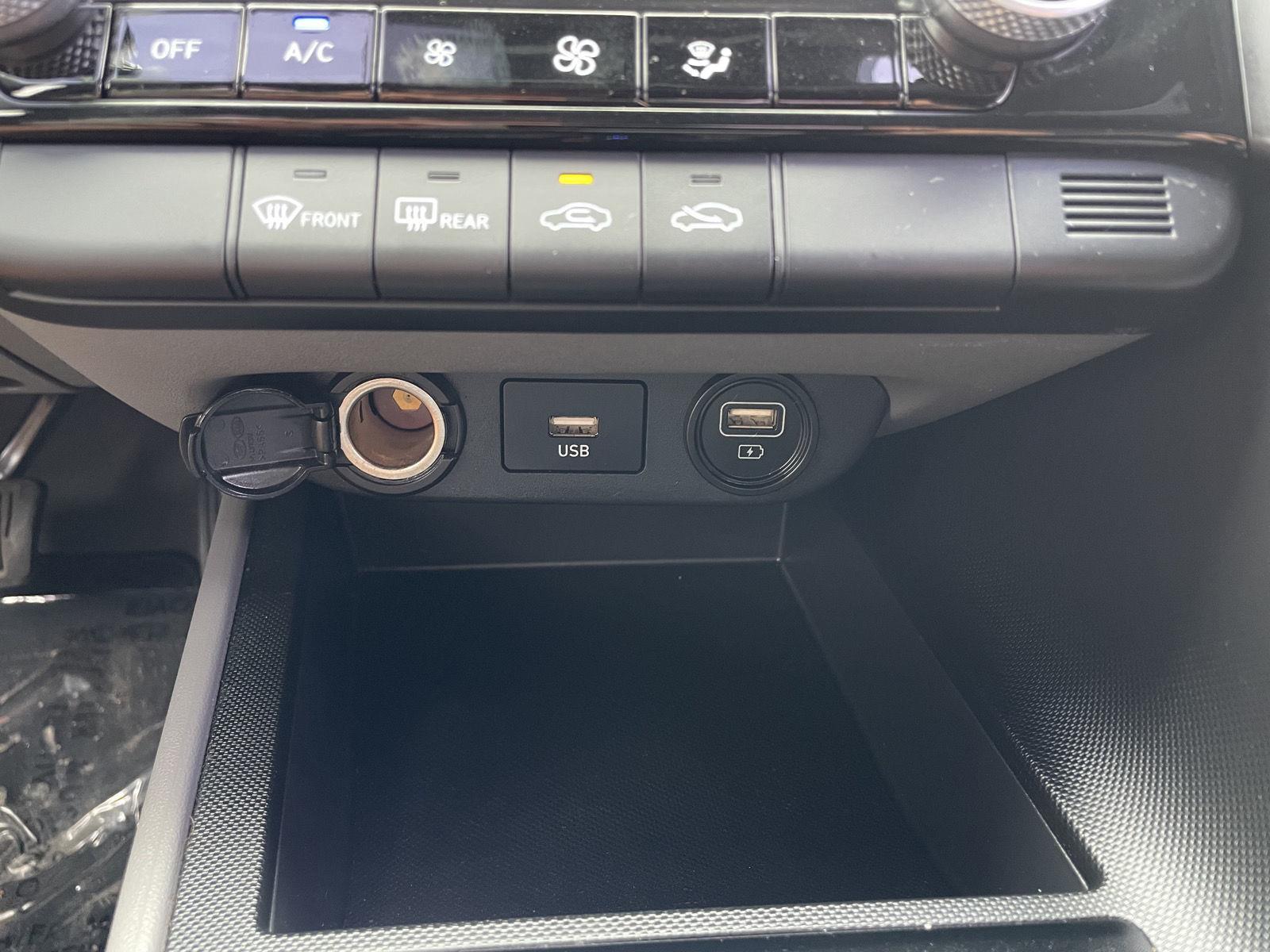 Vehicle photo 26