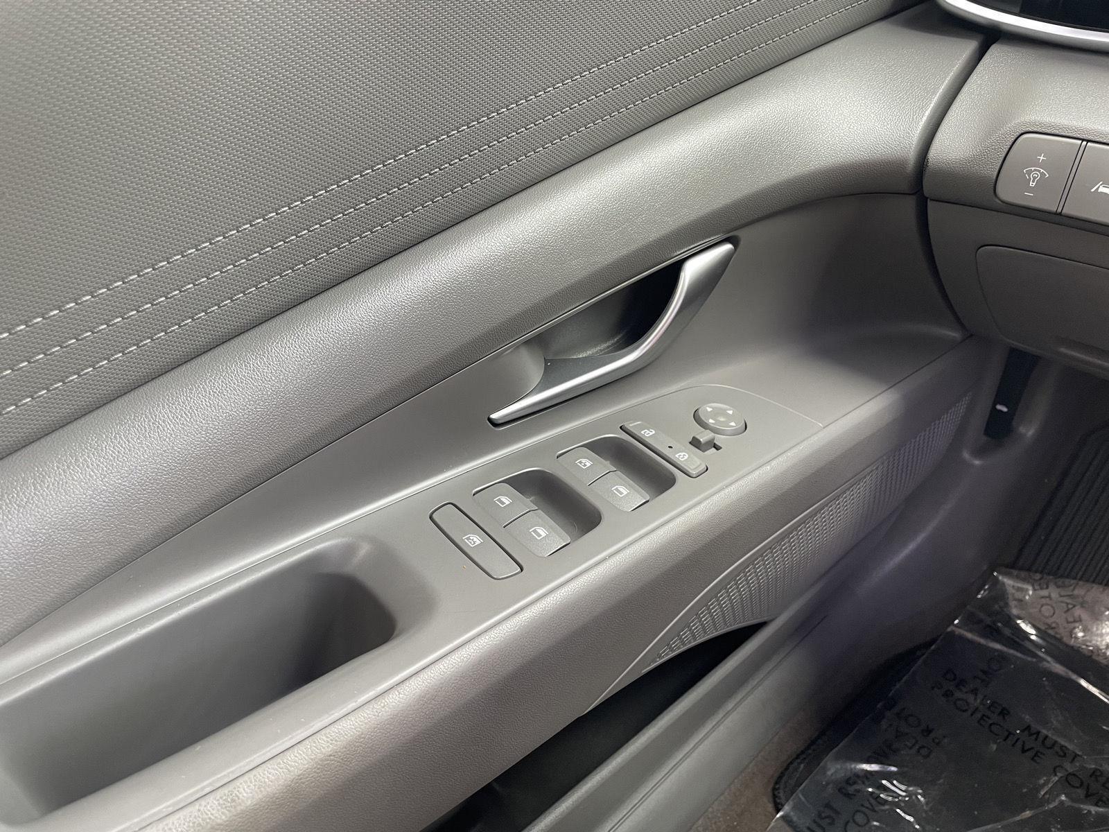Vehicle photo 27