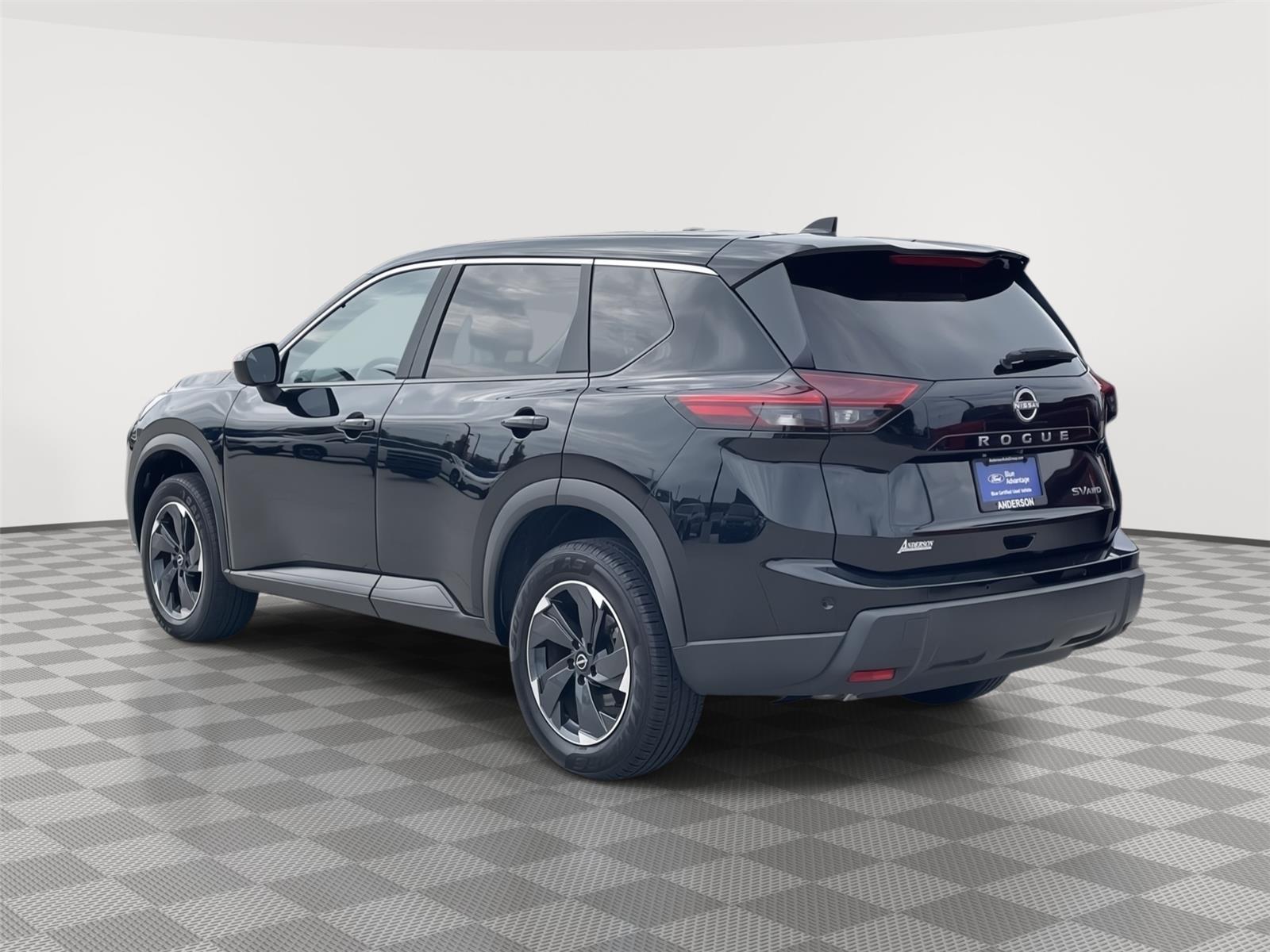 Vehicle photo 9