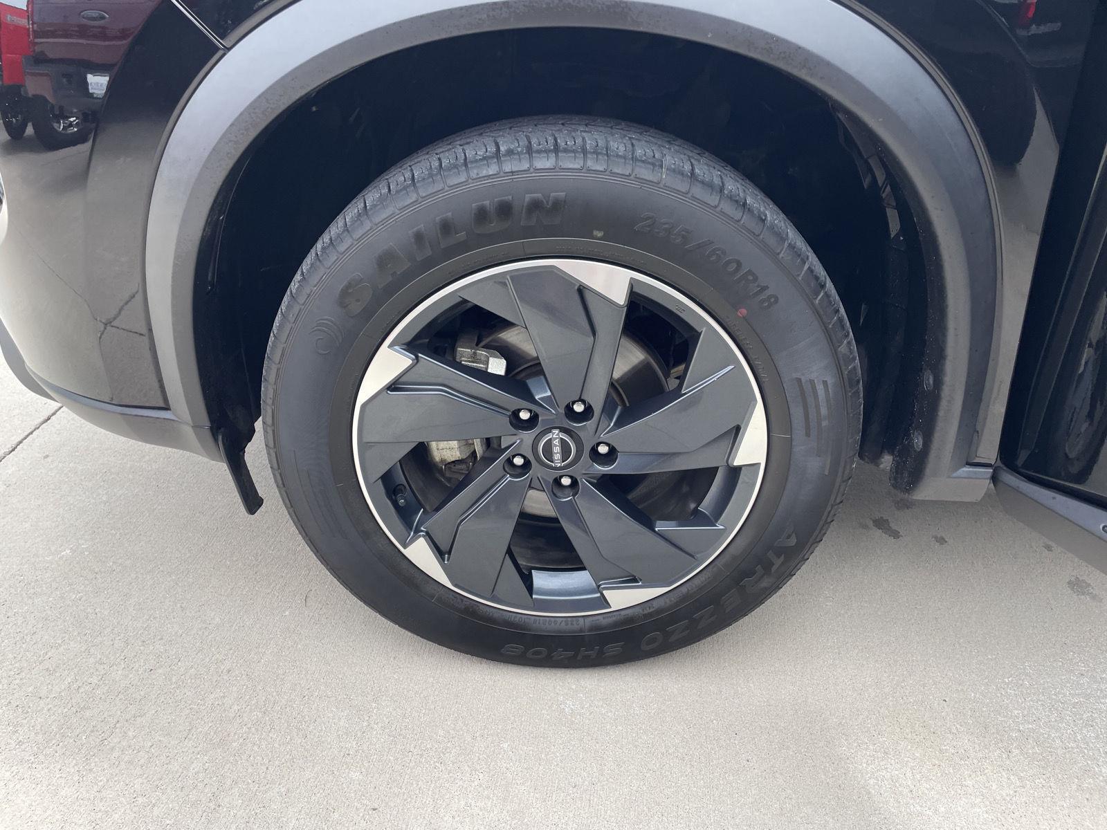 Vehicle photo 10