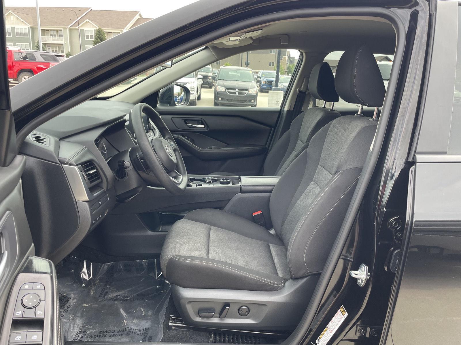 Vehicle photo 17