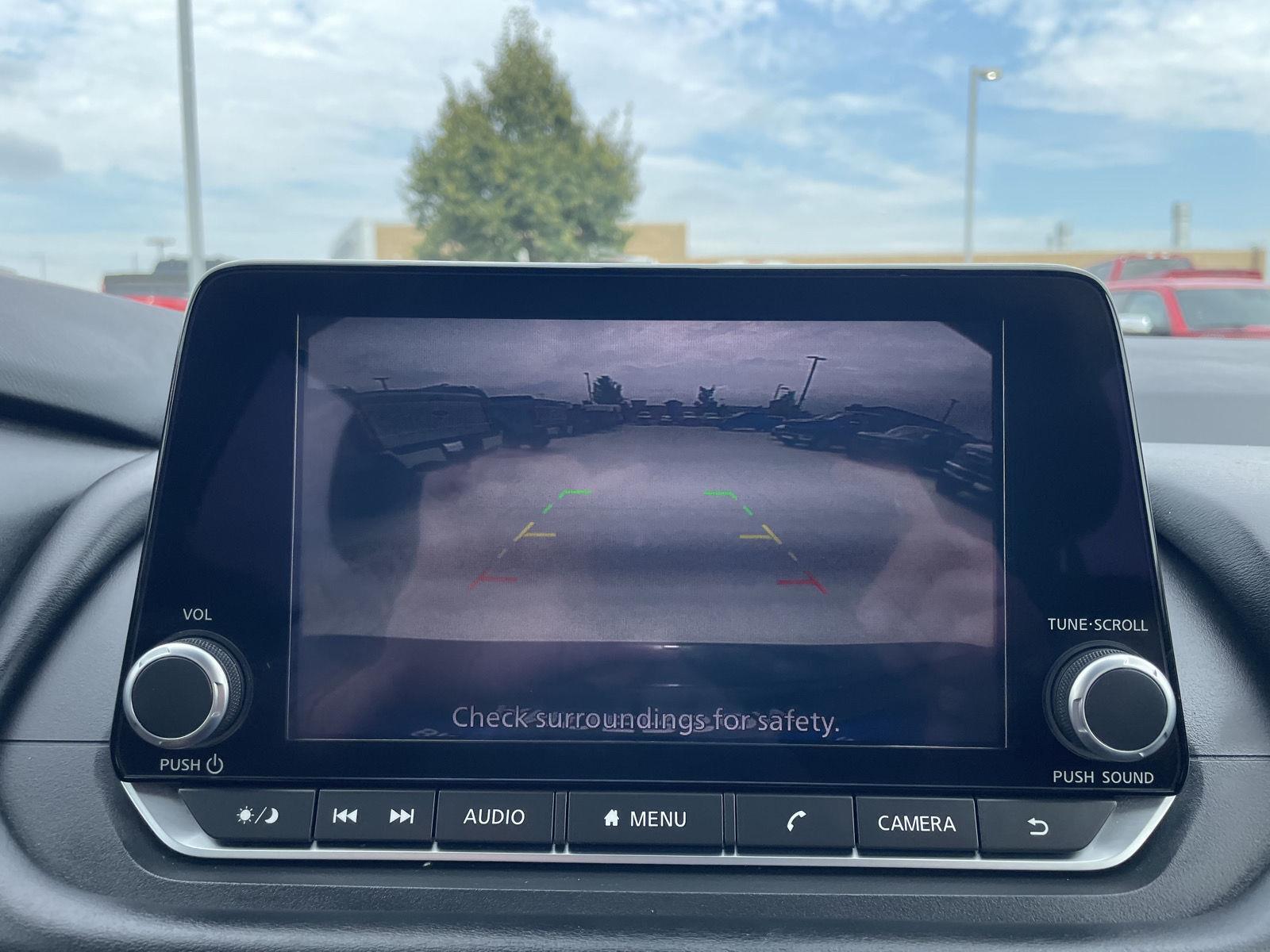 Vehicle photo 23