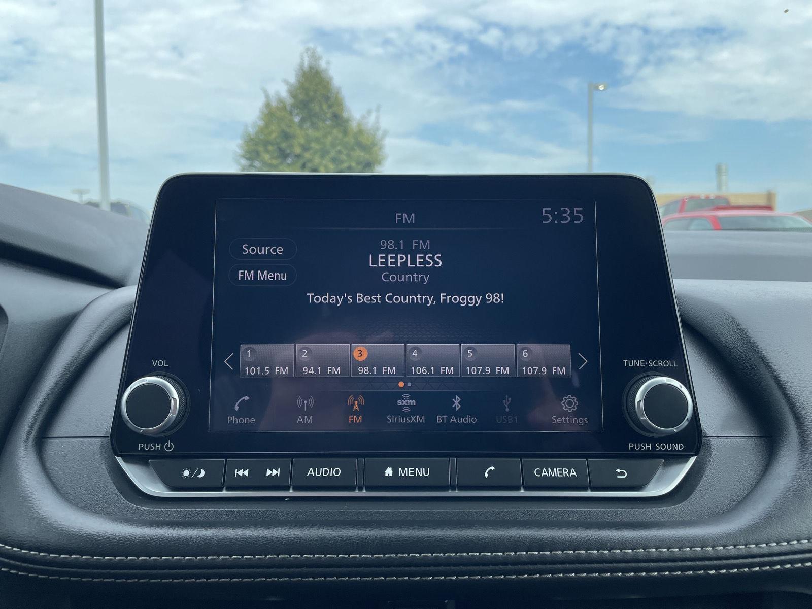 Vehicle photo 25