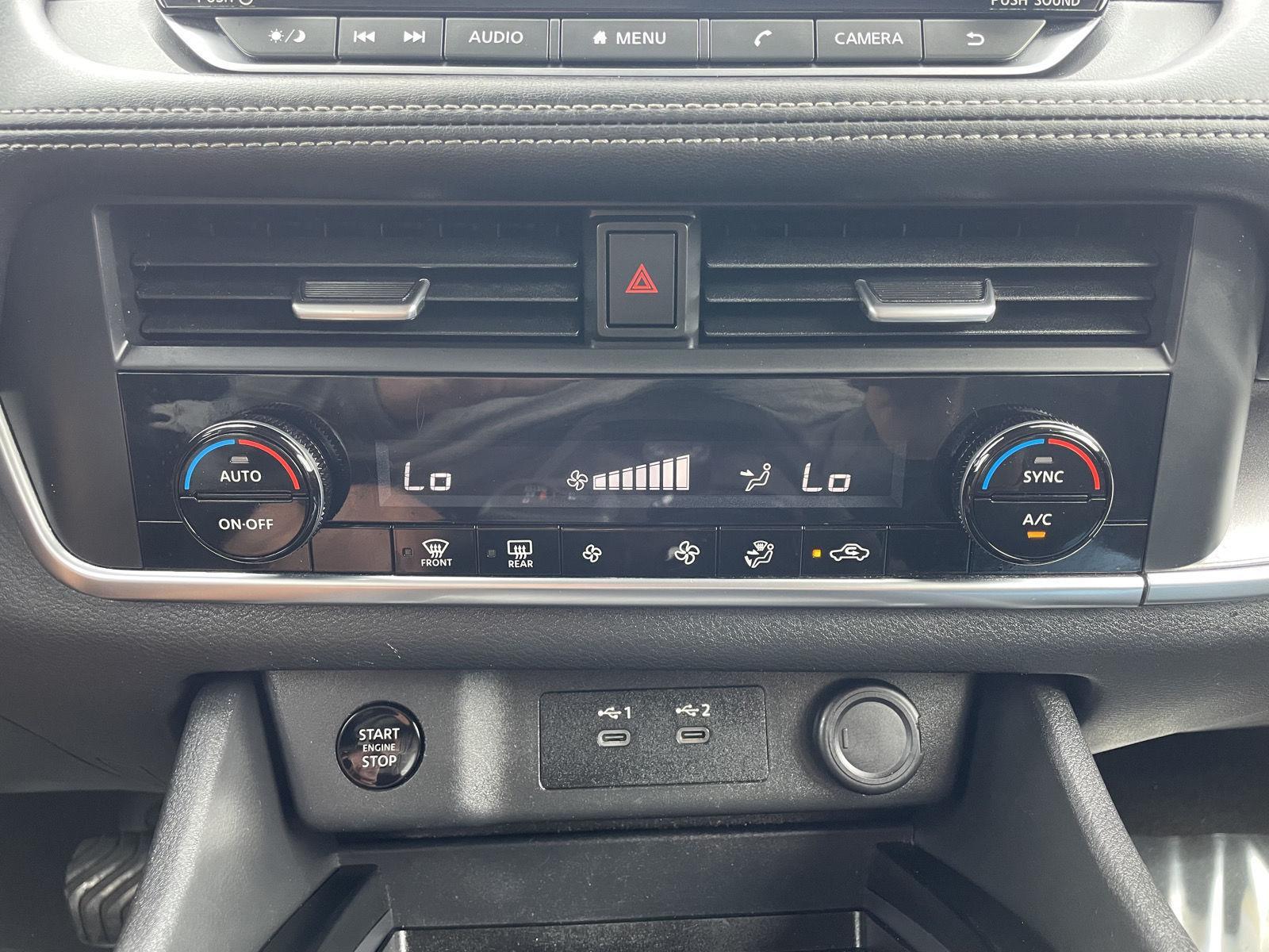 Vehicle photo 26