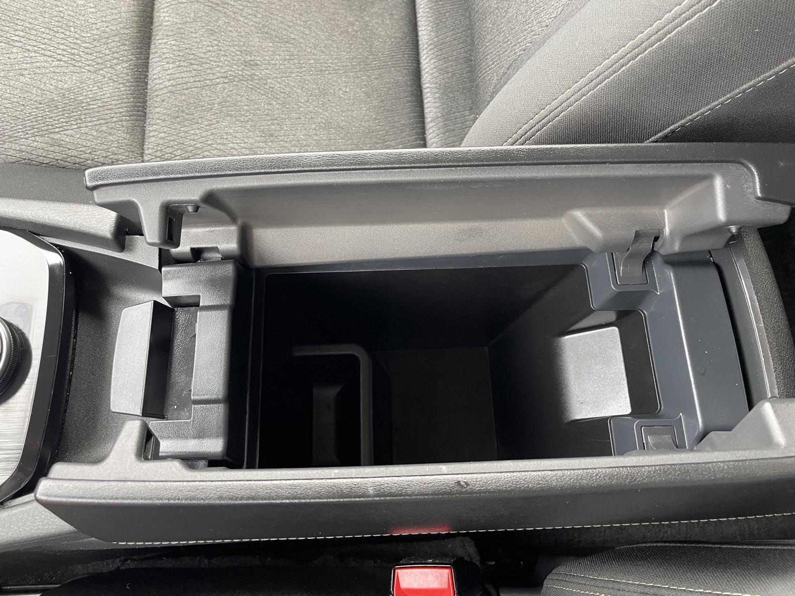 Vehicle photo 30