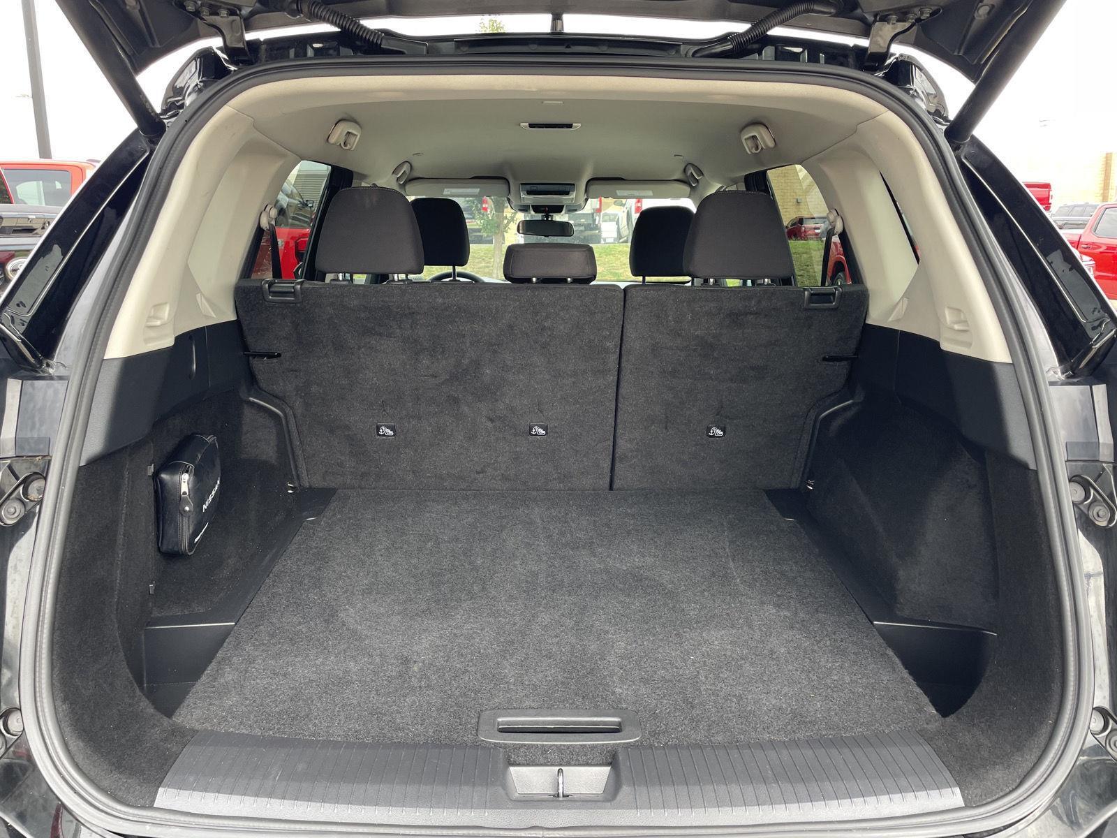 Vehicle photo 34