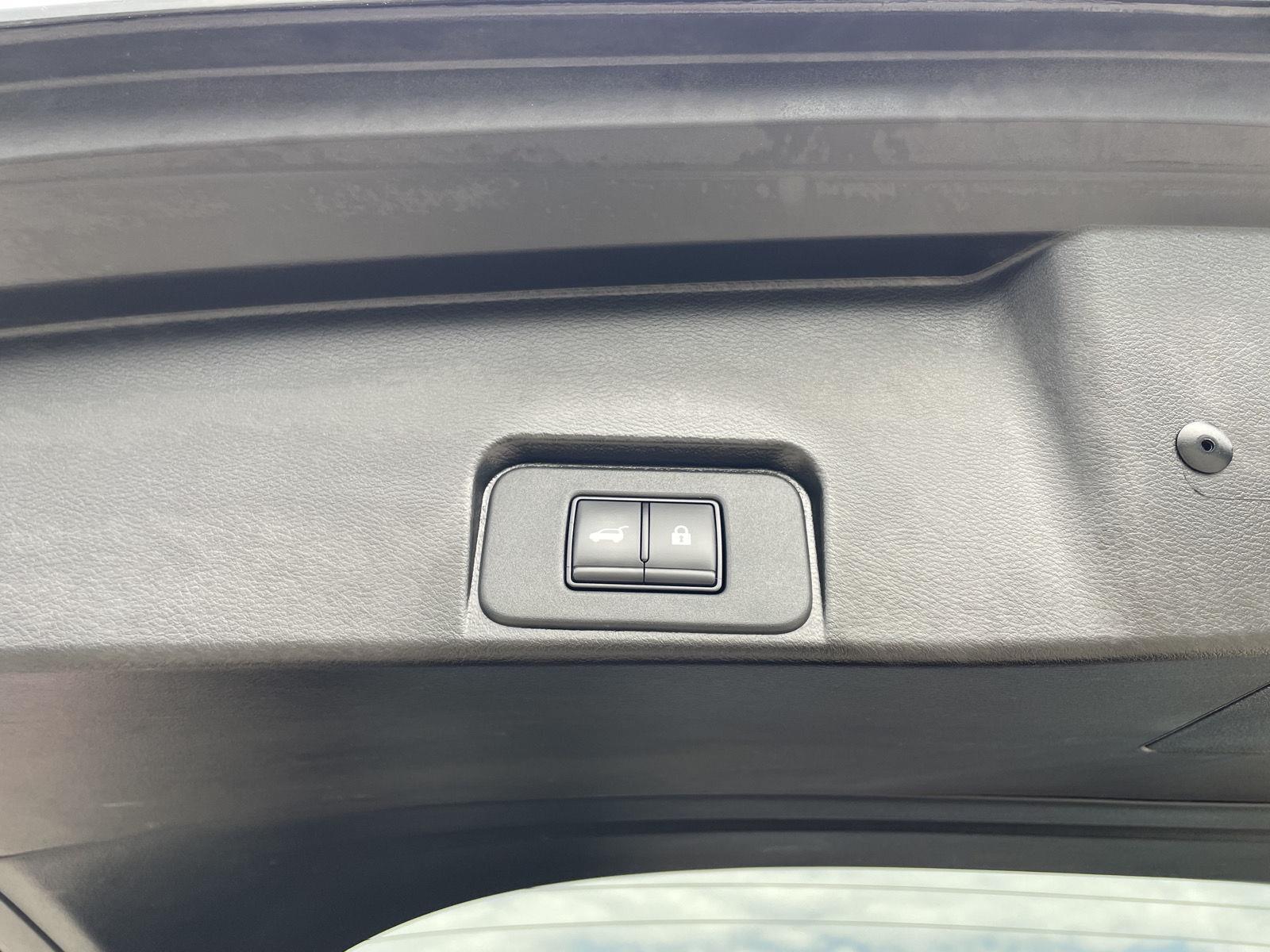 Vehicle photo 35
