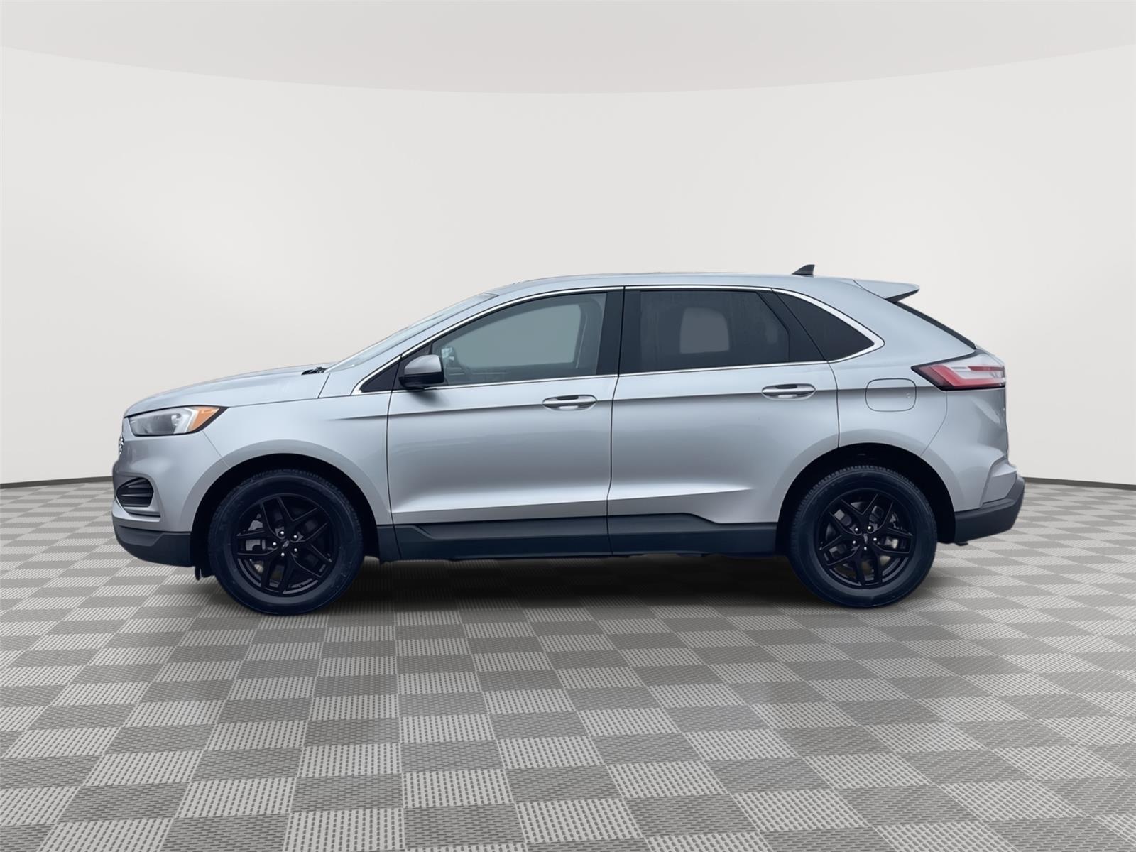Vehicle photo 2