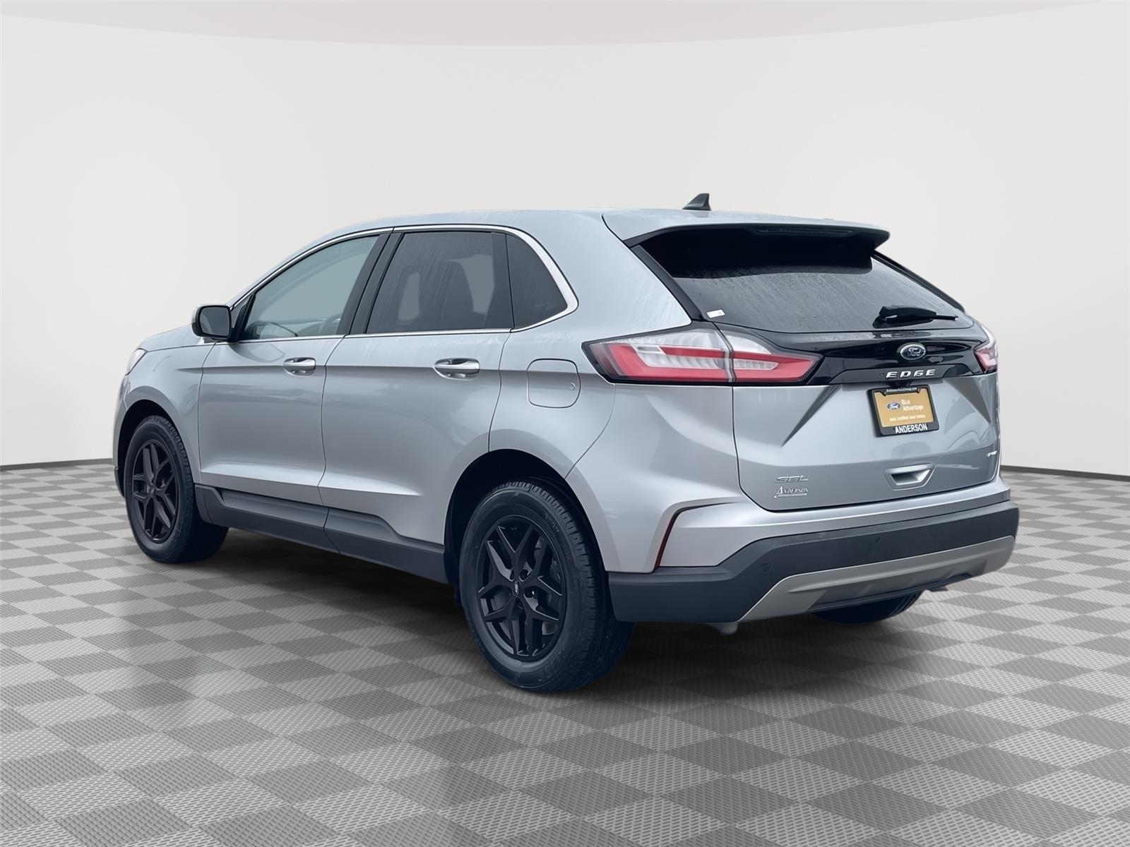 Vehicle photo 9