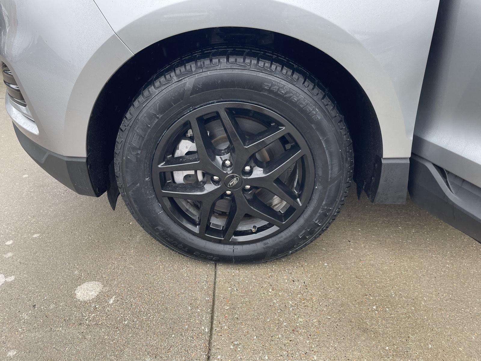 Vehicle photo 10