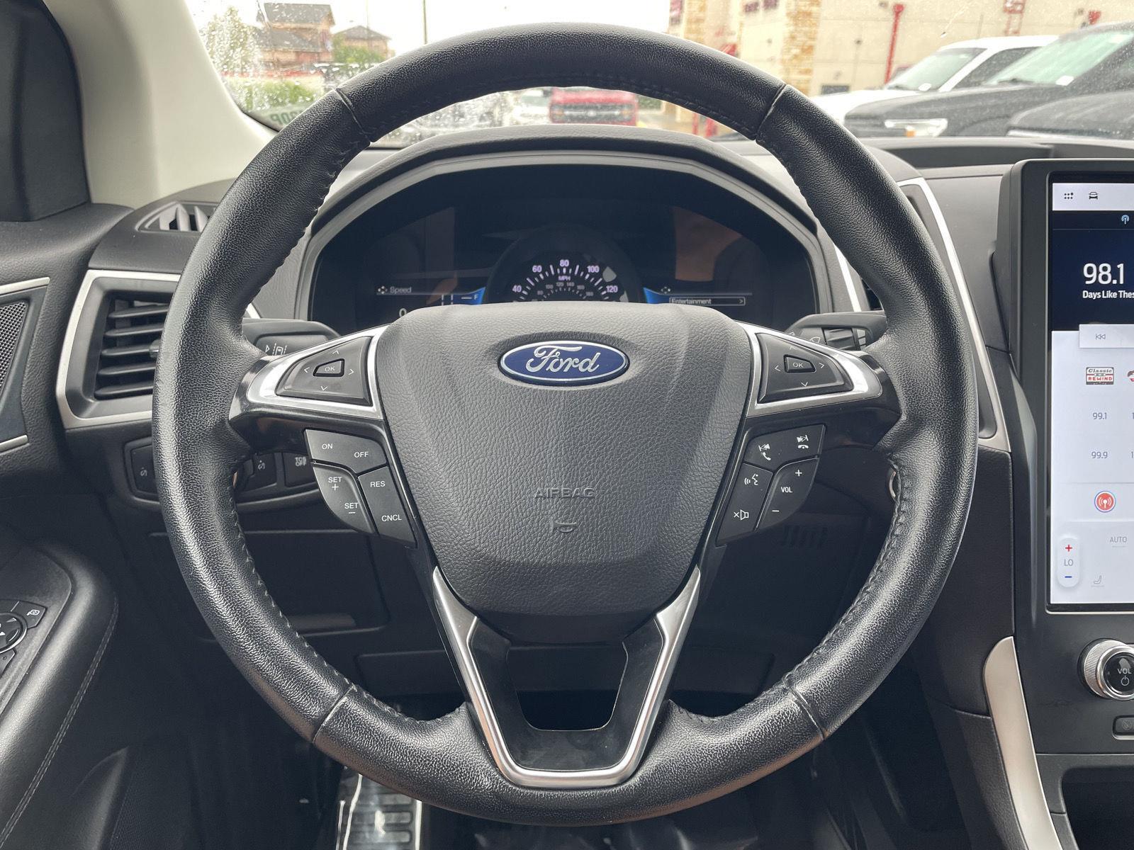 Vehicle photo 12