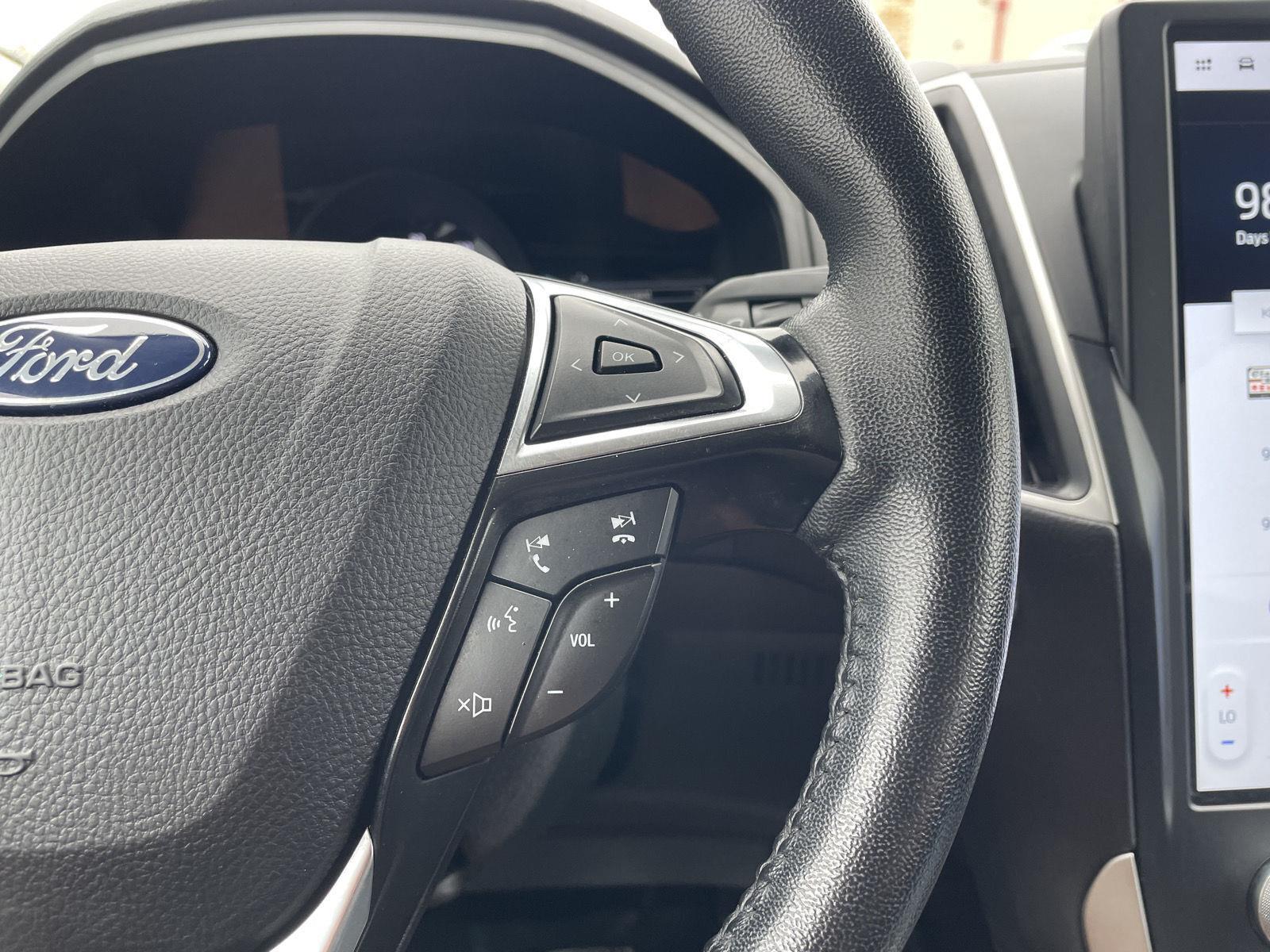 Vehicle photo 14