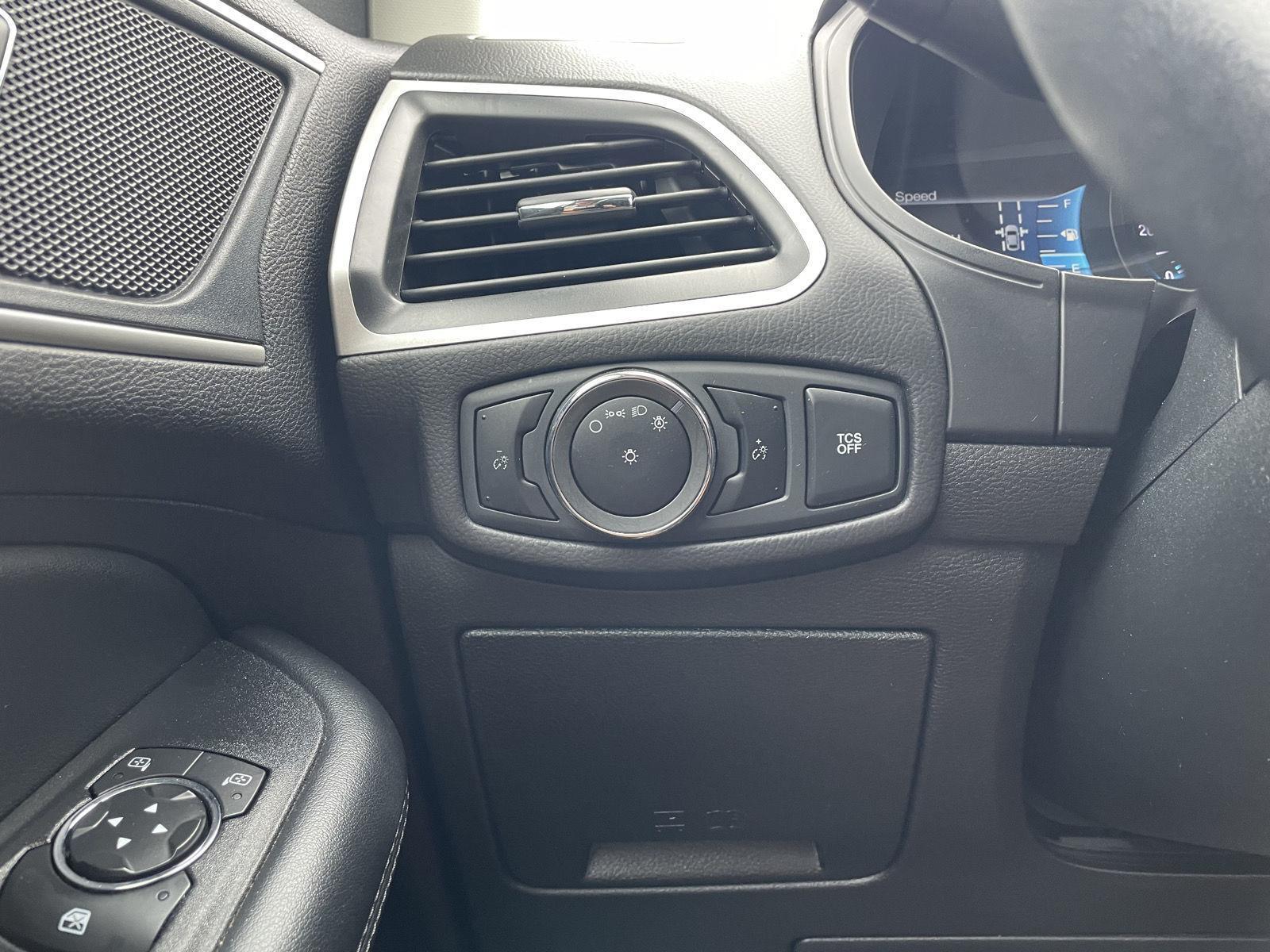 Vehicle photo 16