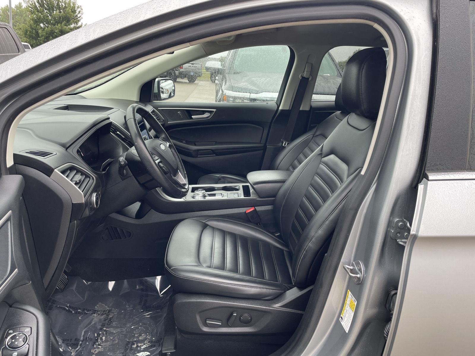 Vehicle photo 17