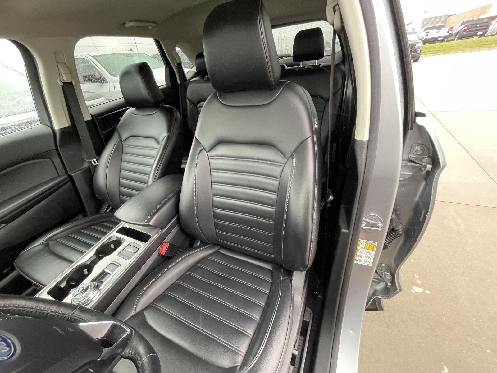 Vehicle photo 18