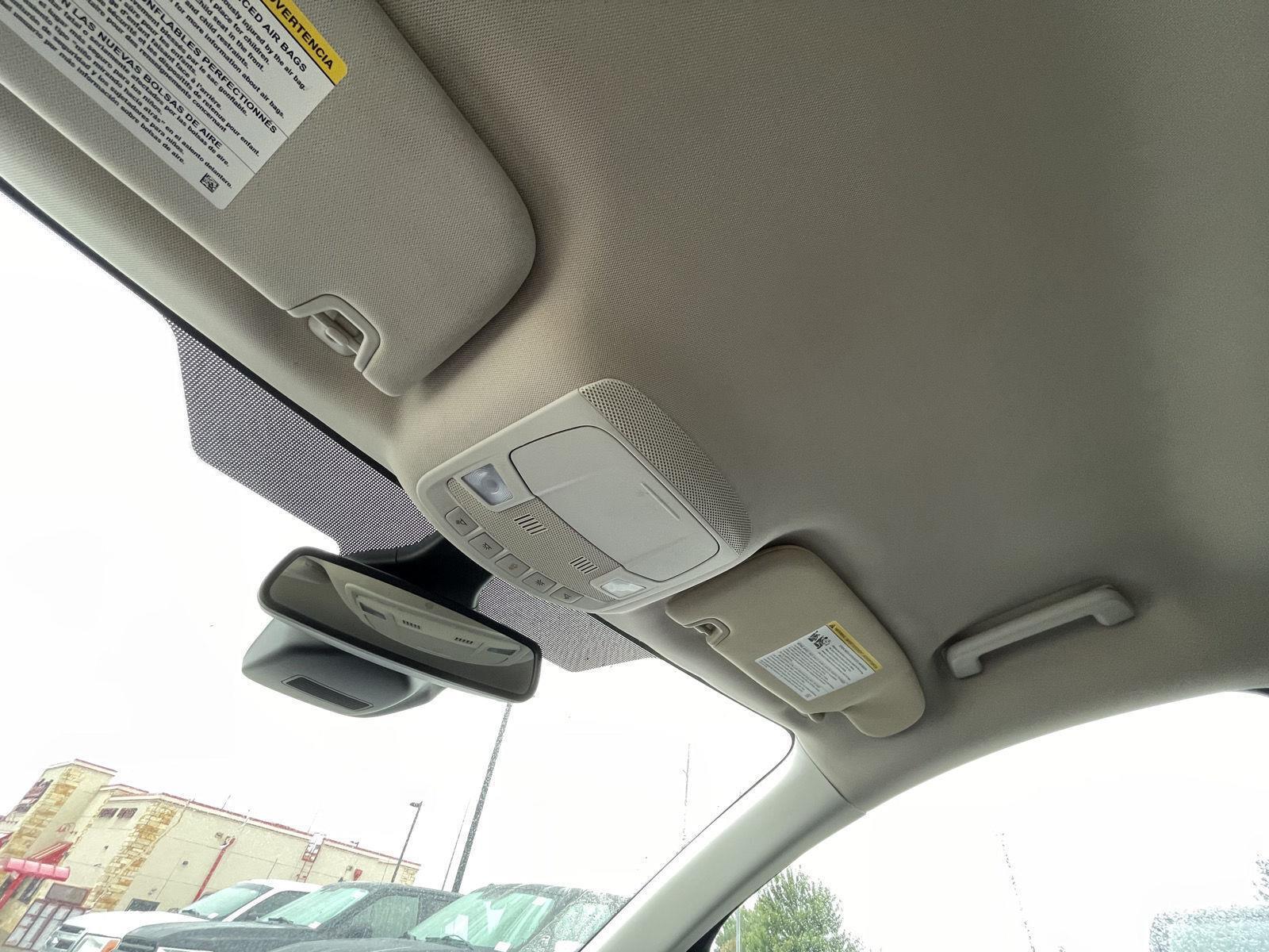Vehicle photo 21