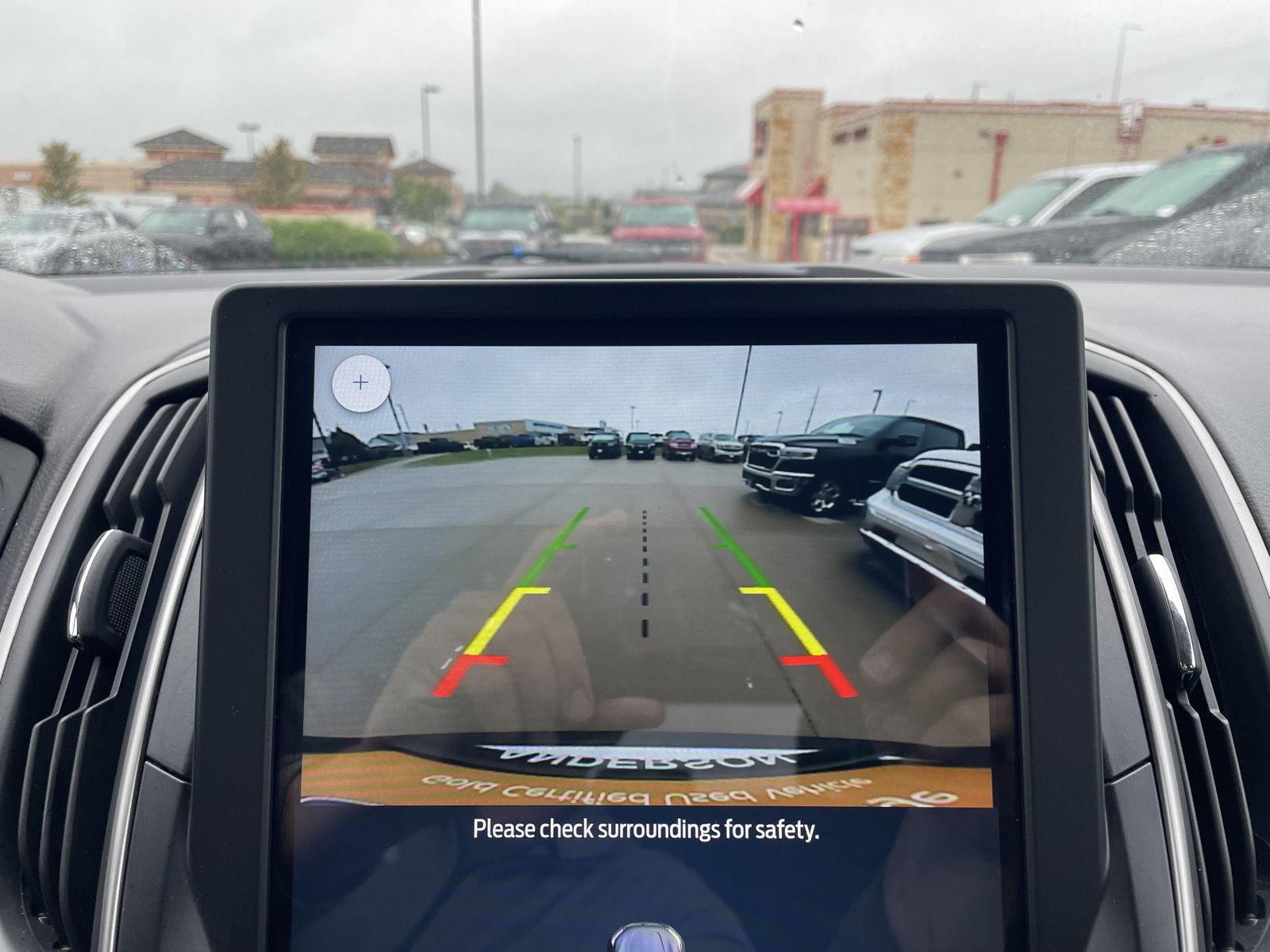 Vehicle photo 23