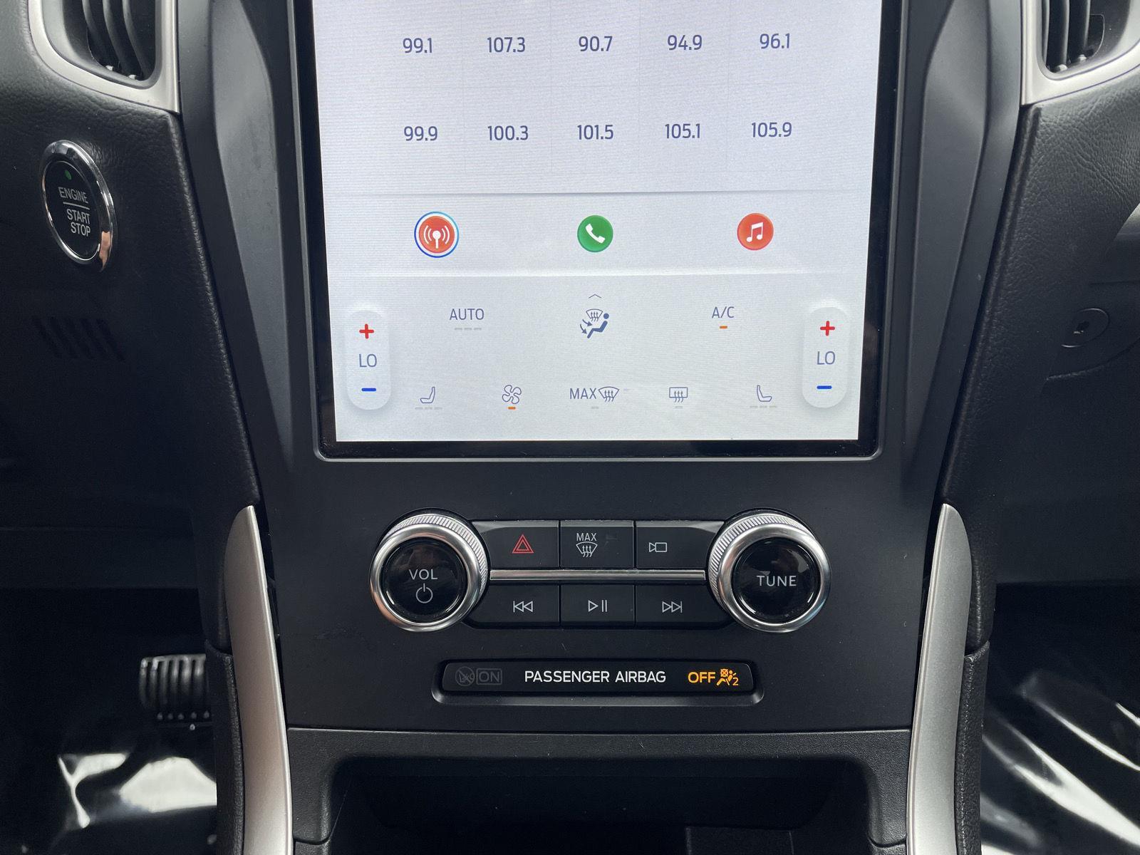 Vehicle photo 25